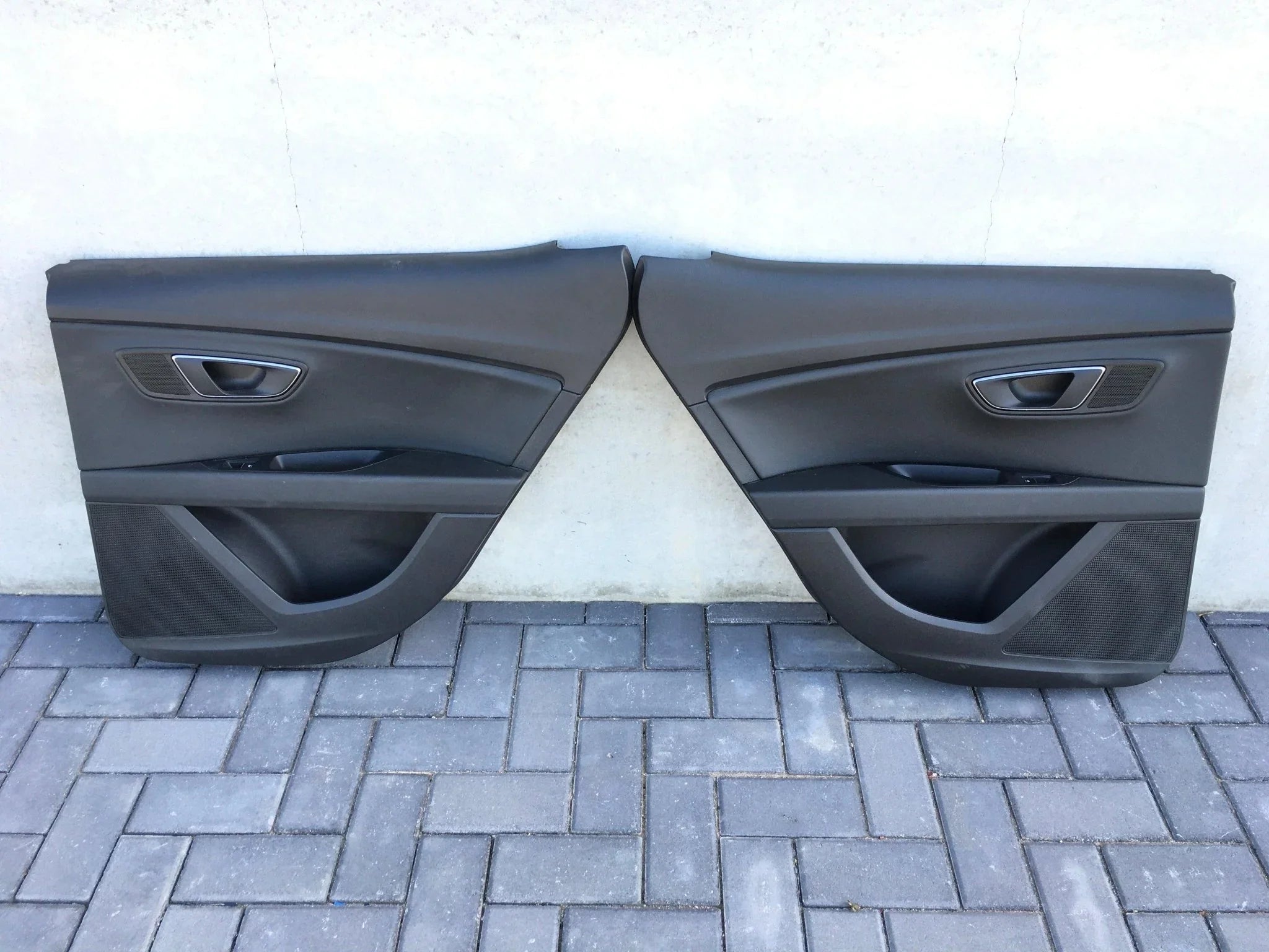 Seat Leon III 5F door panels – AutoRR
