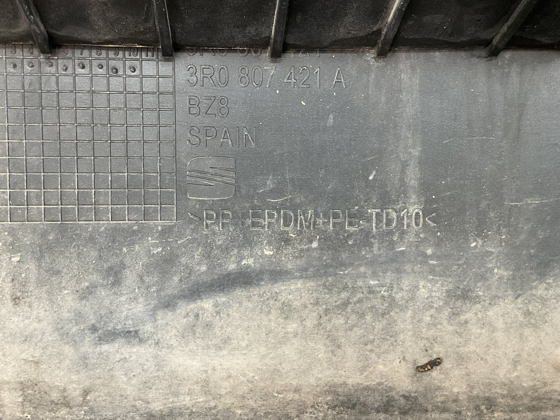 Parachoques trasero para Seat Exeo - 3R0807421ABZ8