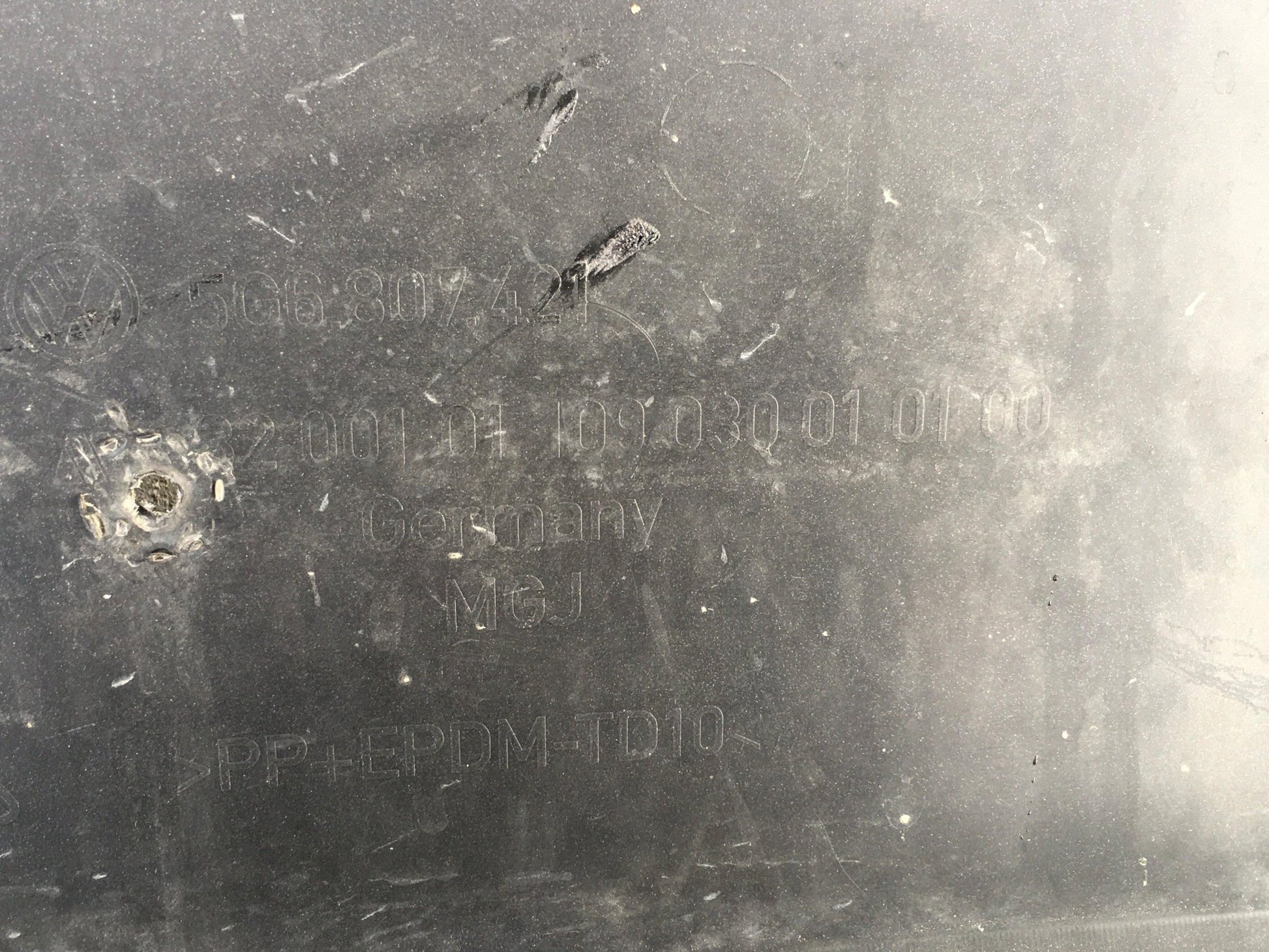 Parachoques trasero VW Golf VII - 5G6807421