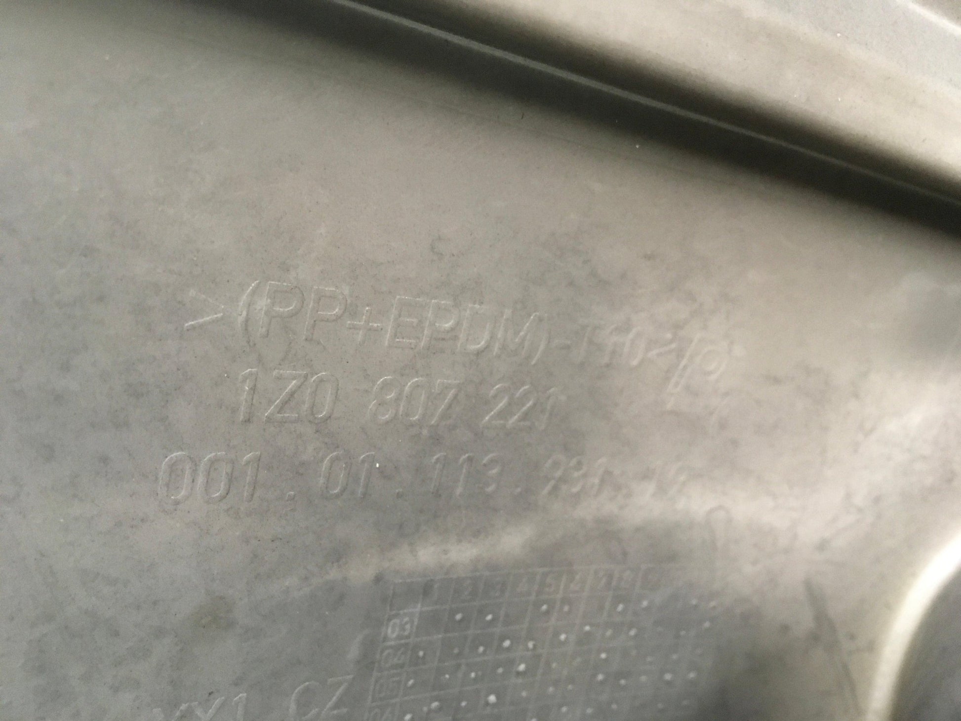 Paragolpes delantero Skoda Octavia II 1Z - 1Z0807221