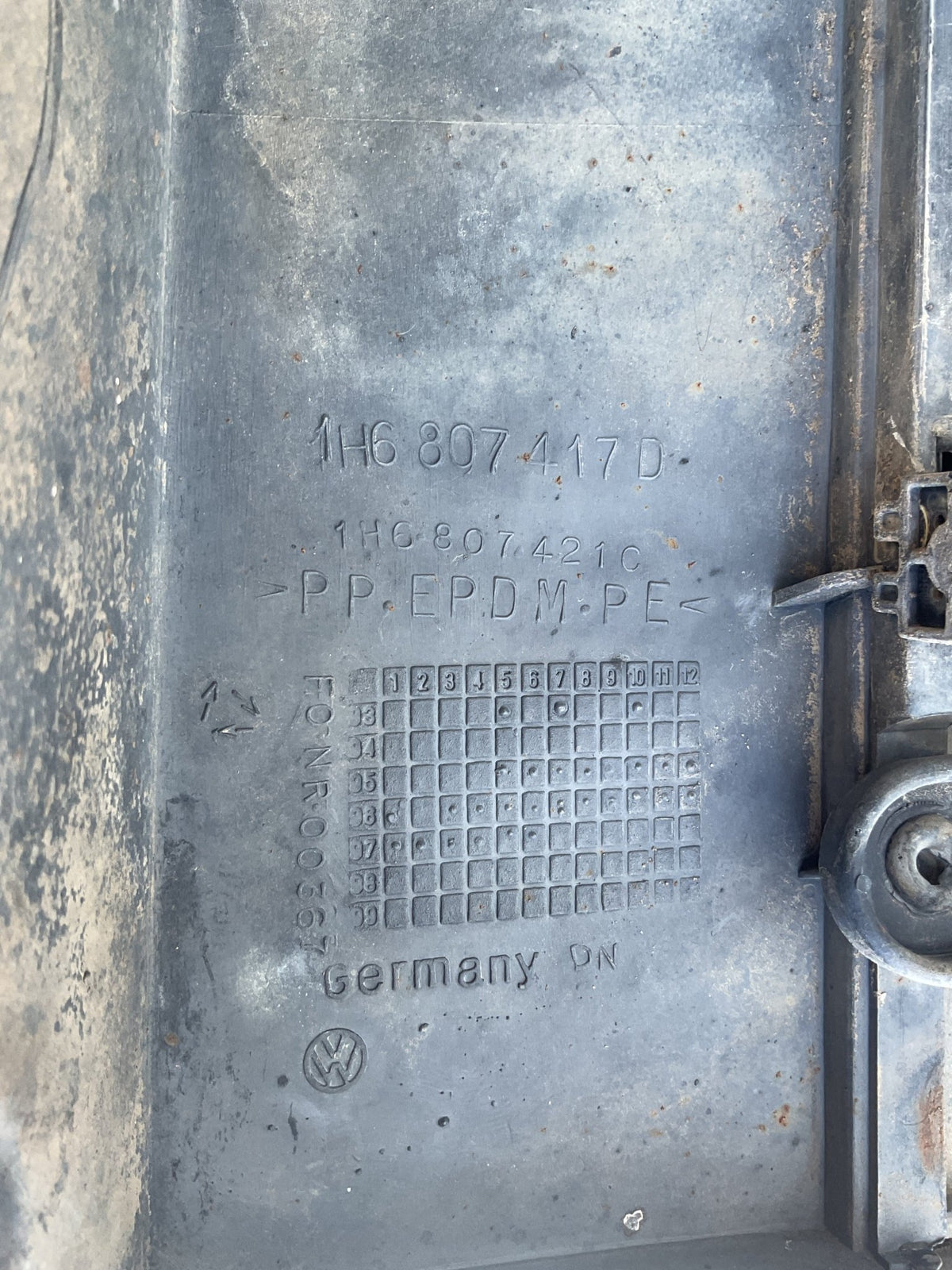 Paragolpes tra VW Golf III (1H1) 91-98 - 1H6807417D