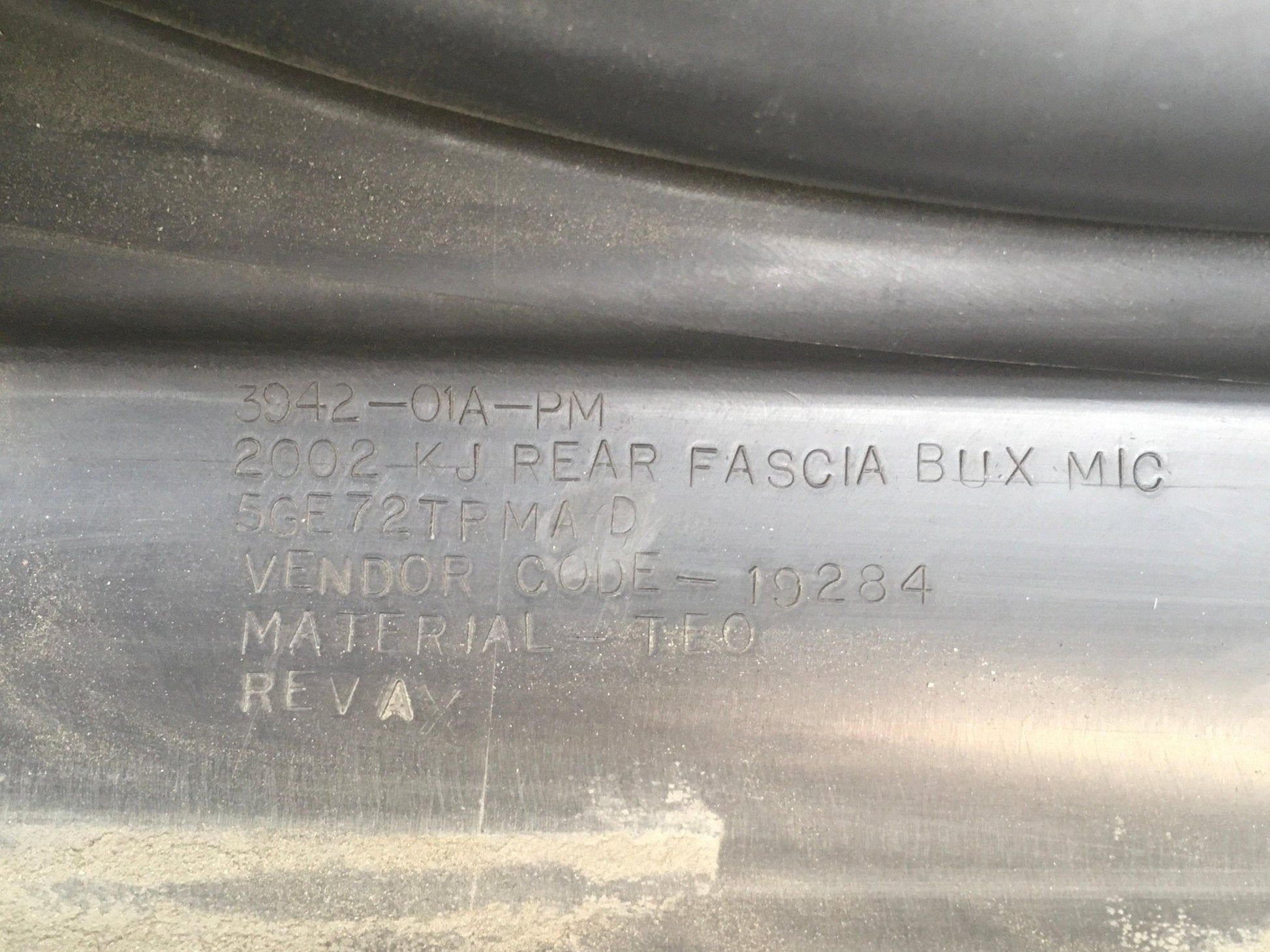 Paragolpes trasero Jeep Cherokee KJ - 5GE72TRMAD