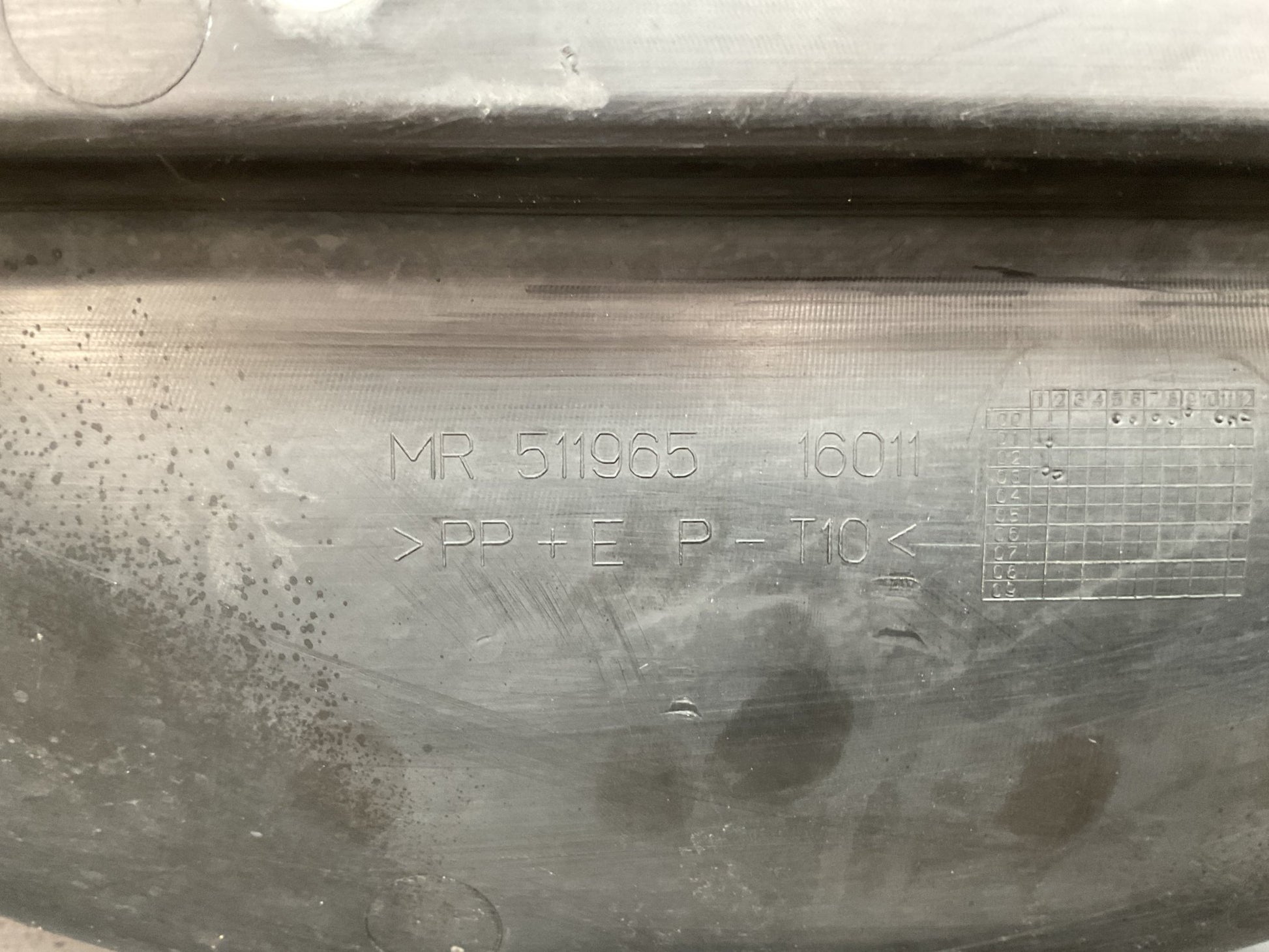 Paragolpes Trasero Mitsubishi Pajero Pini - MR511965