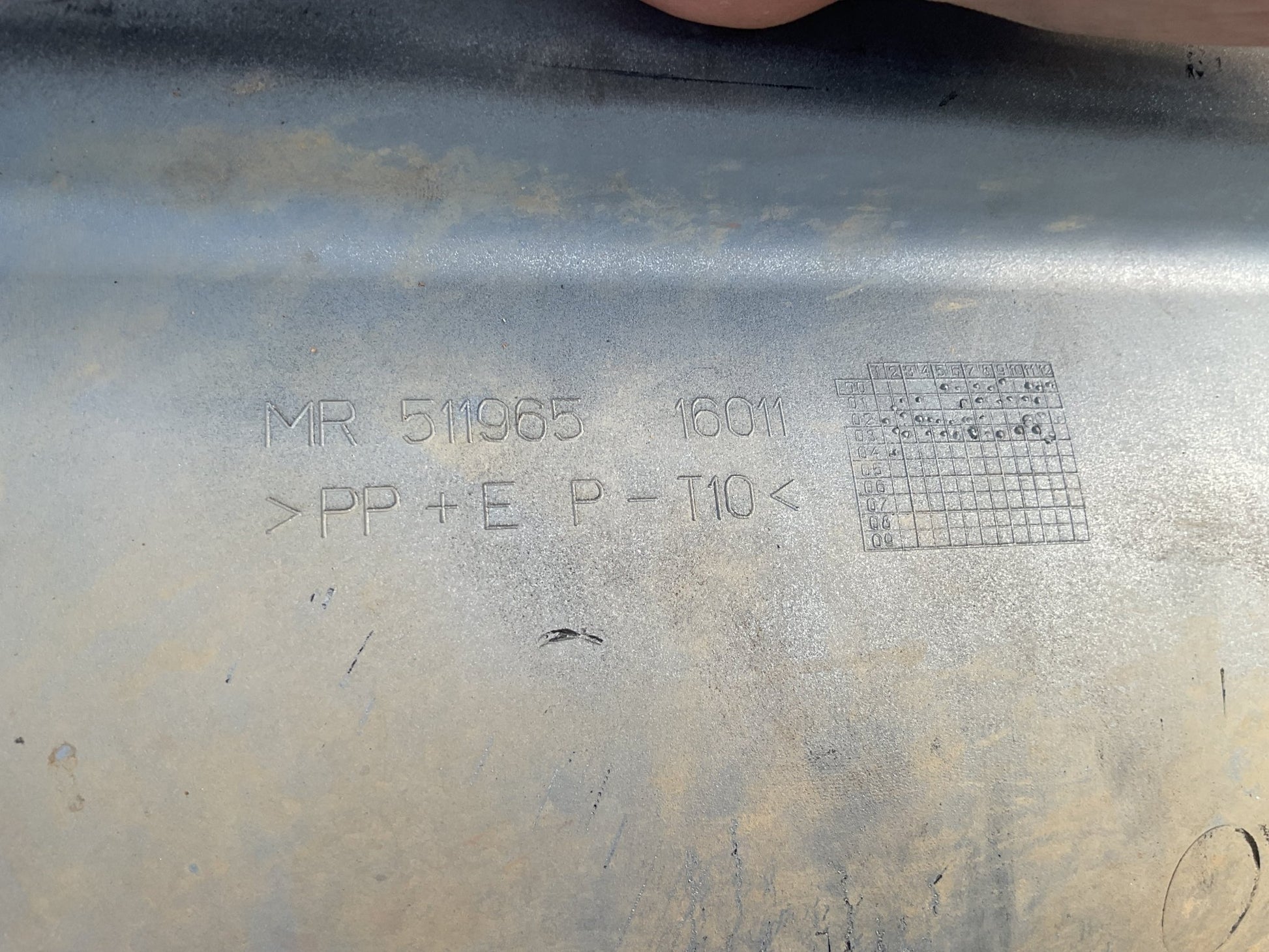 Paragolpes Trasero Mitsubishi Pajero Pini - MR511965 _