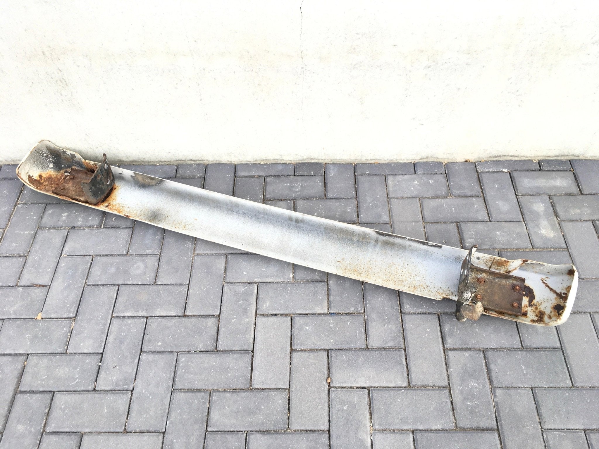 Paragolpes trasero Nissan Patrol 260 - 