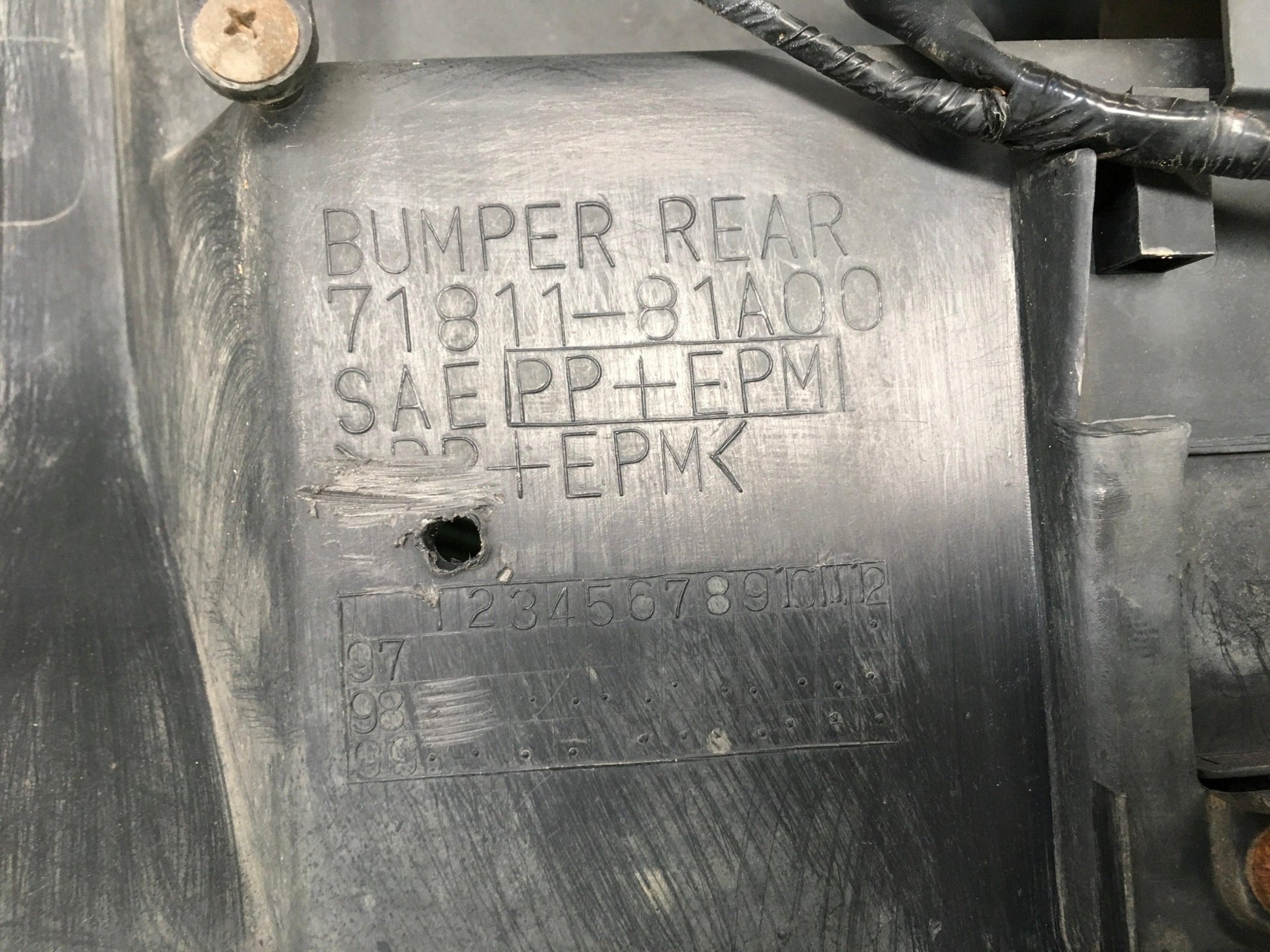 Paragolpes trasero Suzuki Jimny FJ - 7181181A00