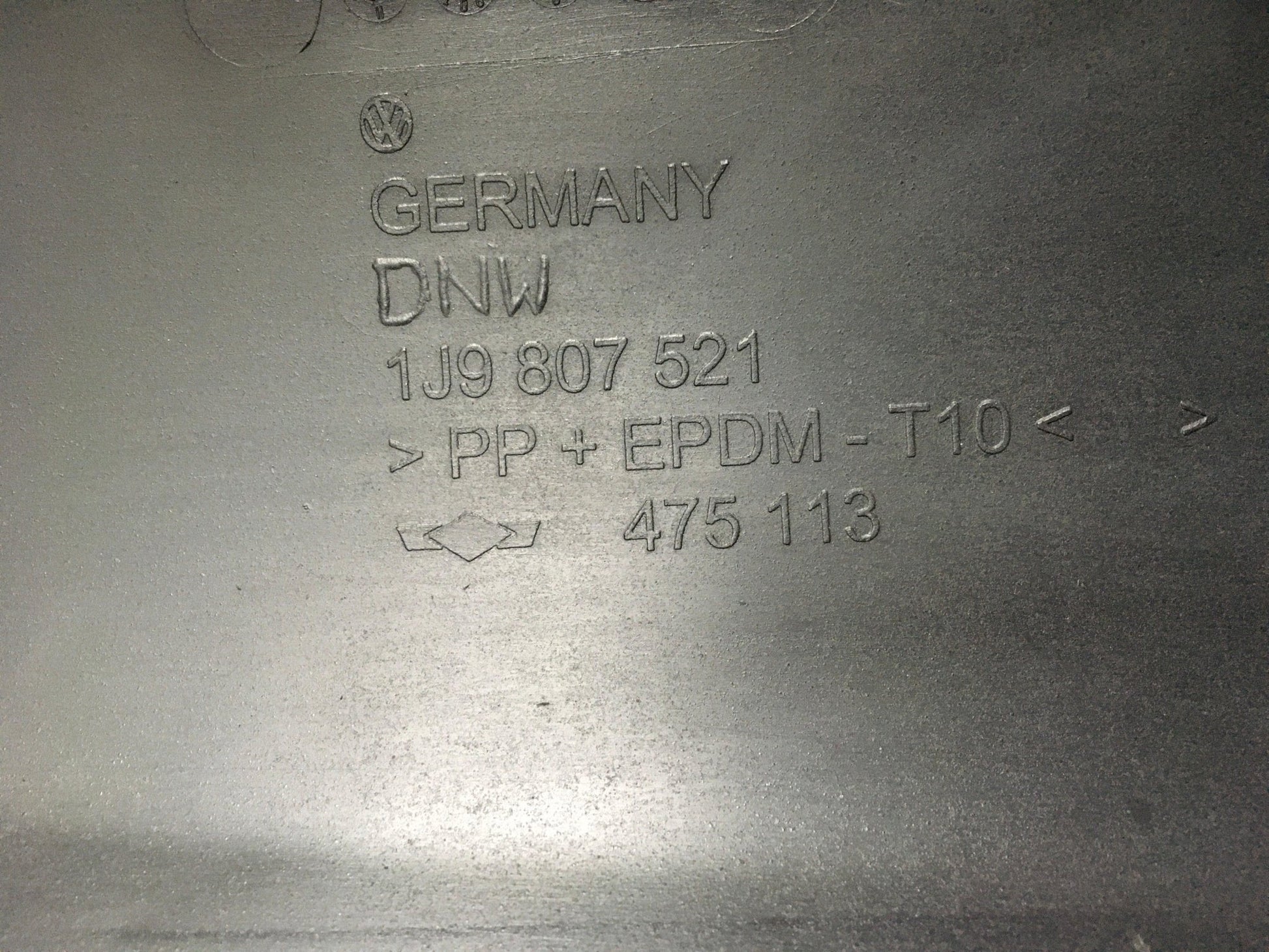 Paragolpes trasero VW Golf IV 1J5 - 1J9807521