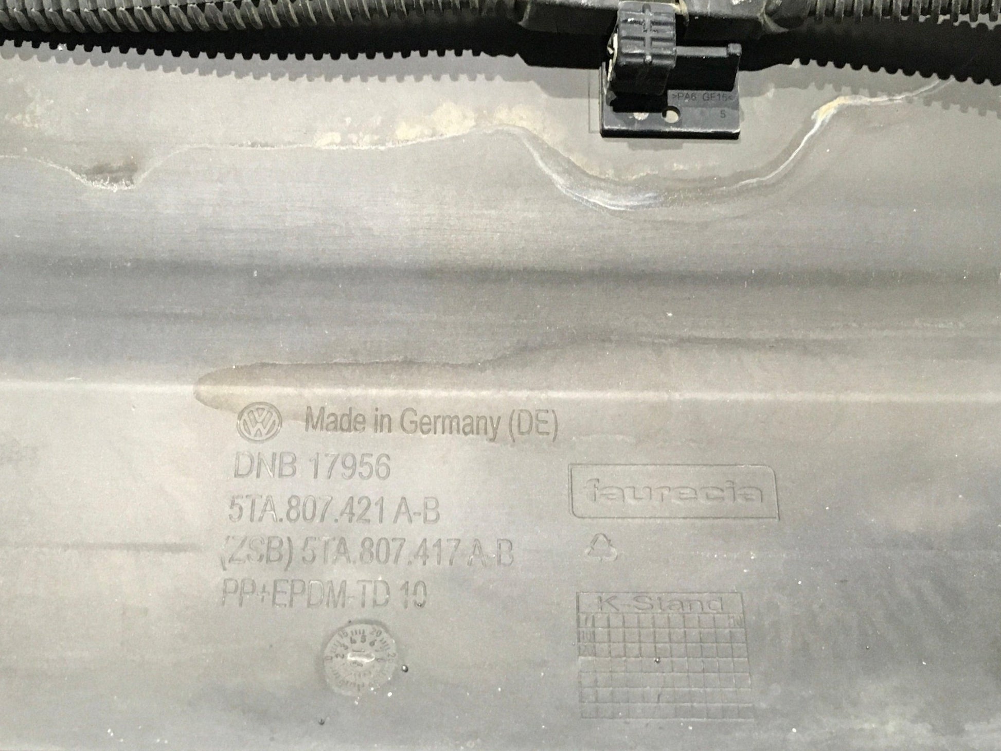 Paragolpes trasero VW Touran II 5T - 5TA807421A