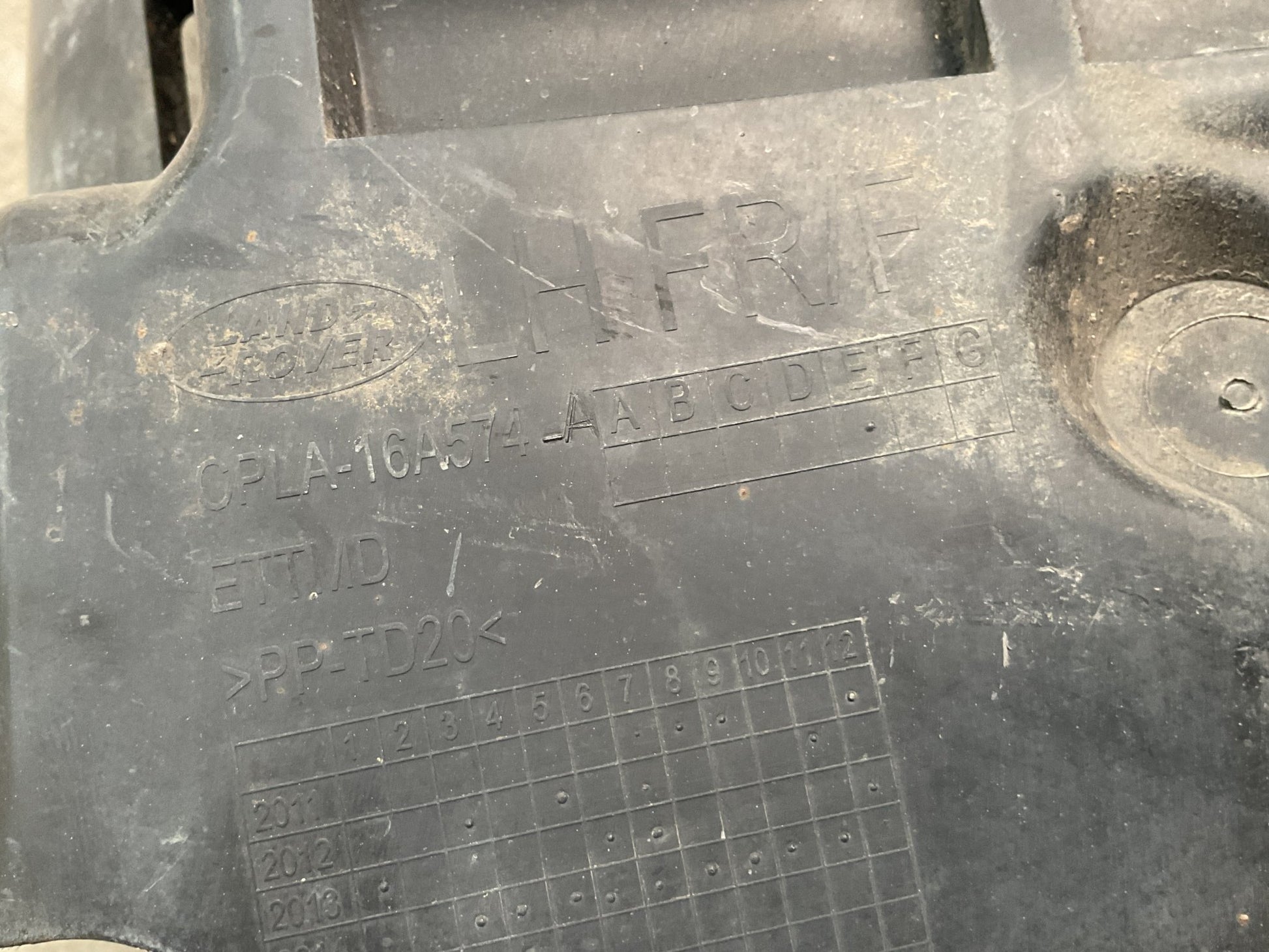 Paso Rueda del dcho Land Rover L494 CPLA16A574A - CPLA16A574A