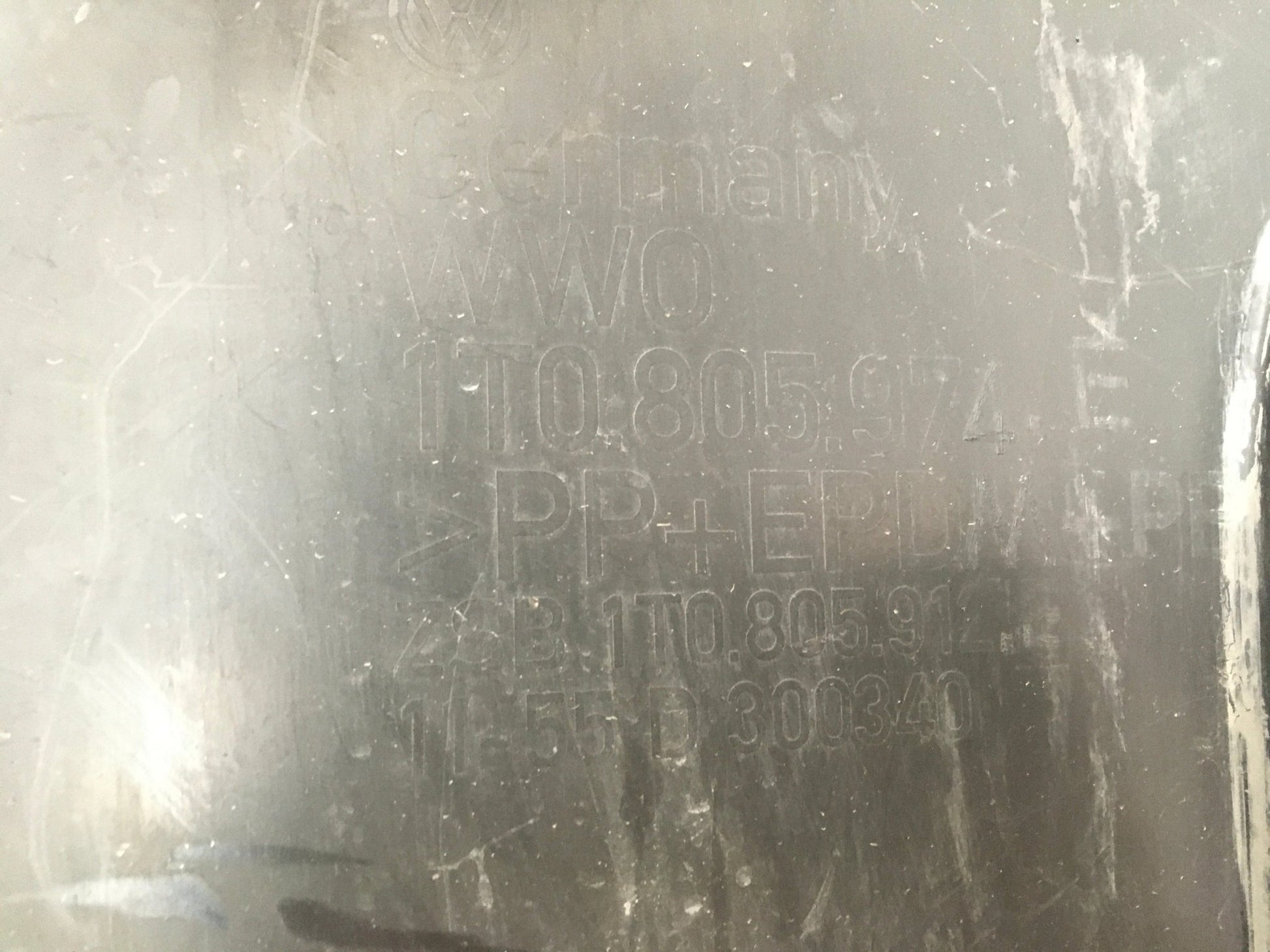 Paso Rueda del dcho VW Touran 1T - 1T0805974R