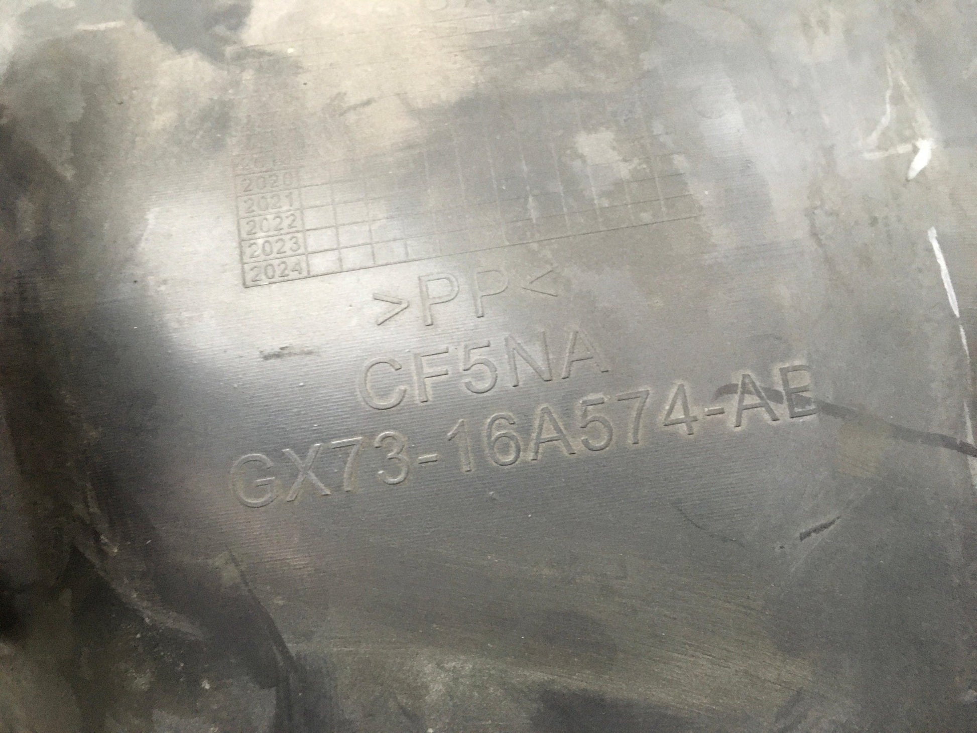 Paso rueda del izq Jaguar XE - GX7316A574AE