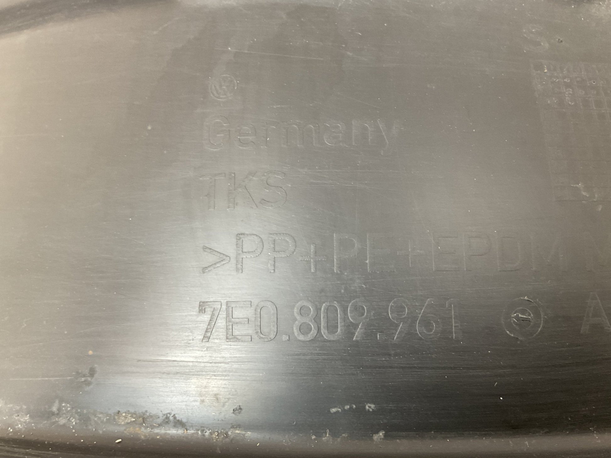 Paso rueda del izq VW T5 - 7E0809961