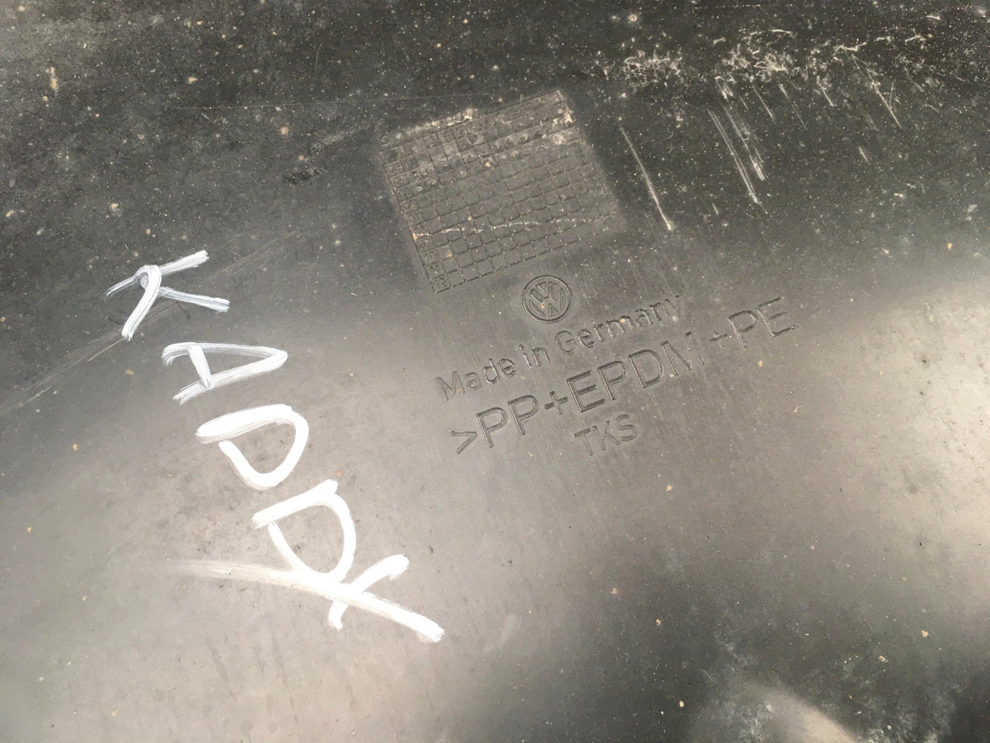 Paso rueda tra dcha VW Caddy III - 2K0810972E