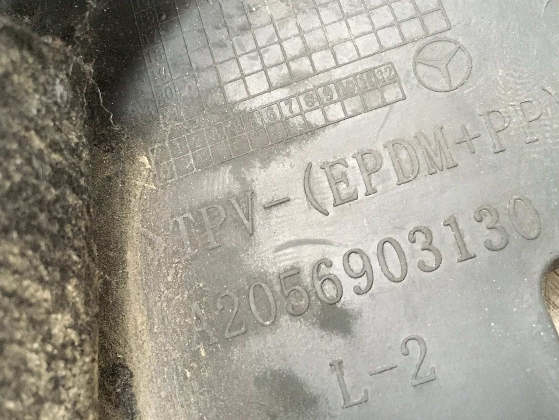 Paso Rueda tra izq Mercedes C205 - A2056903130