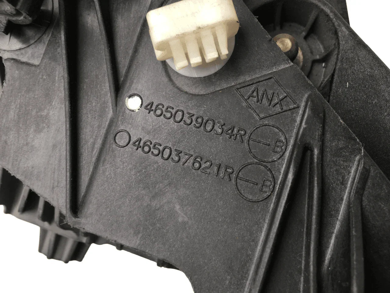 Pedal embrague Dacia/Renault 465039034R