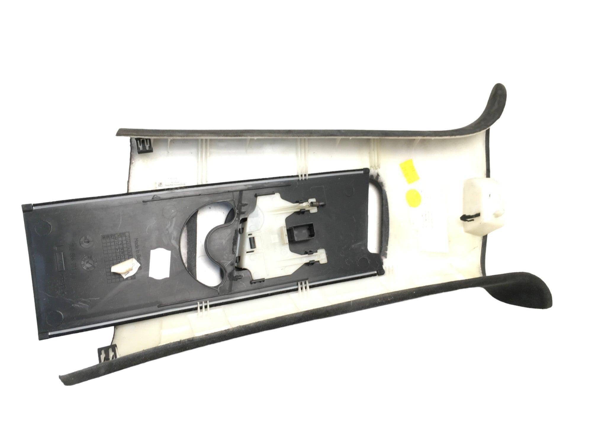 Pilar Izquierdo Porsche Cayenne 9PA - 7L0868311