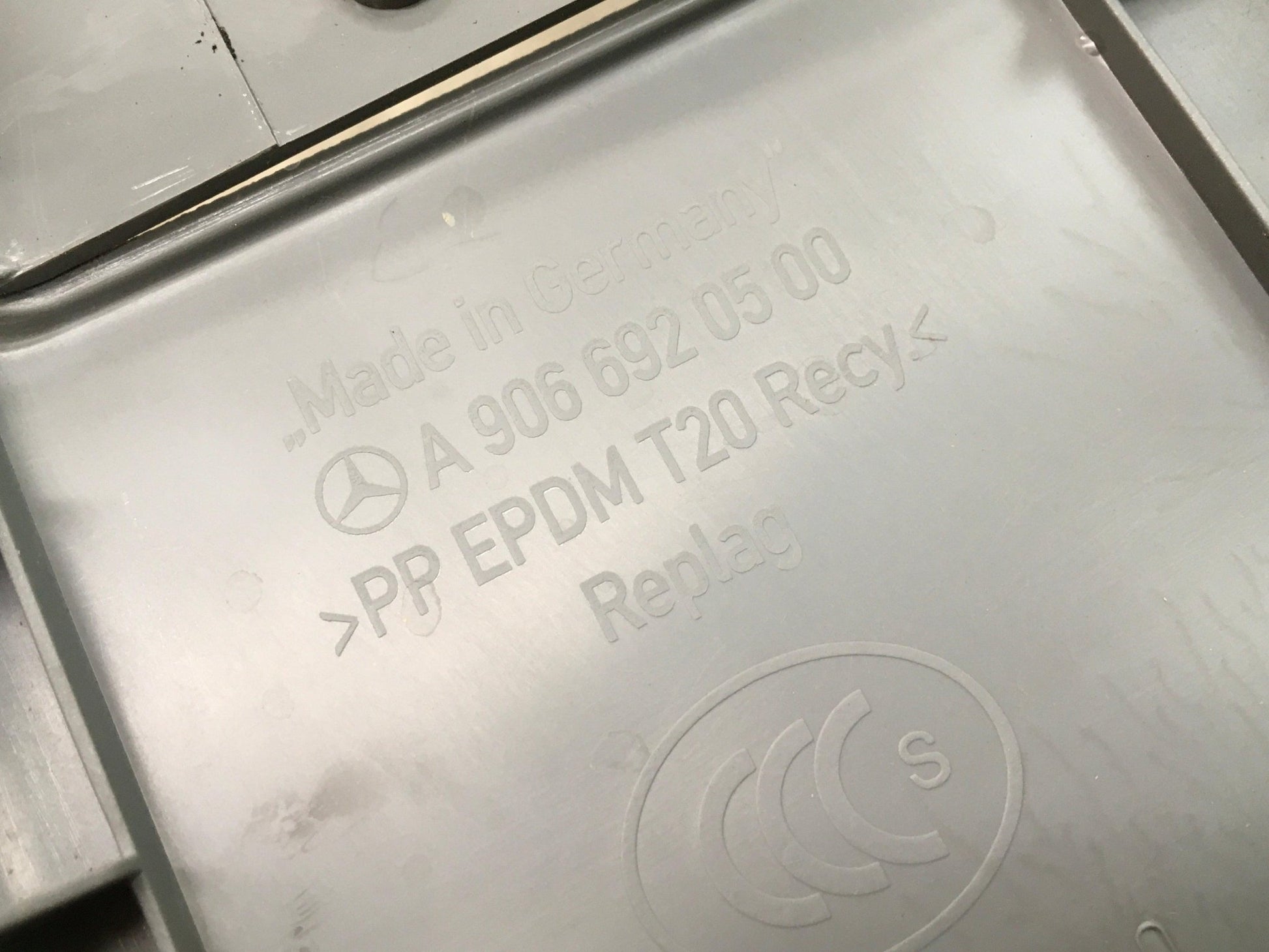 Pilar latera derecha Mercedes Sprinter W906 - A9066920500