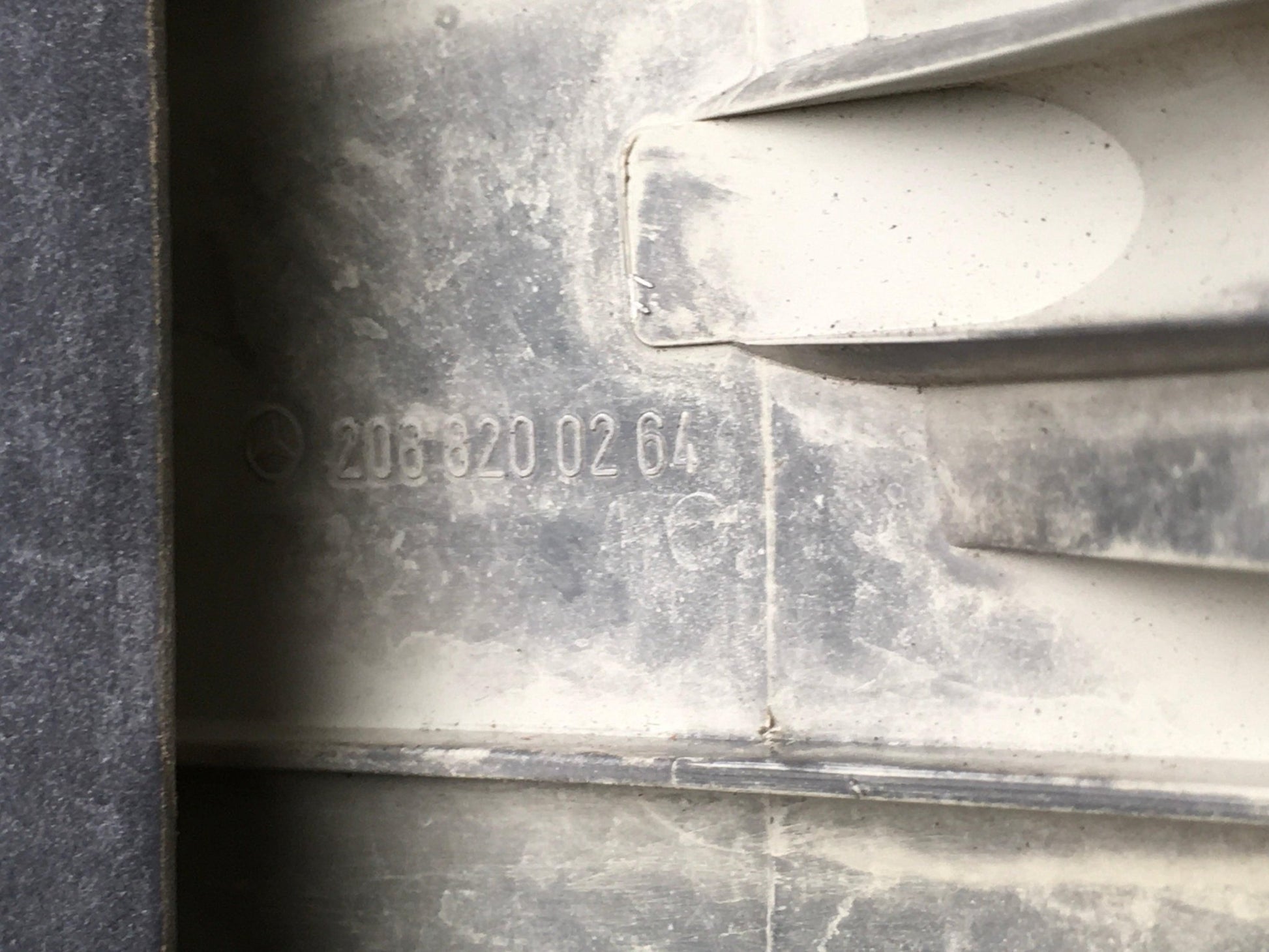 Piloto derecho Mercedes W208 - 2088200264