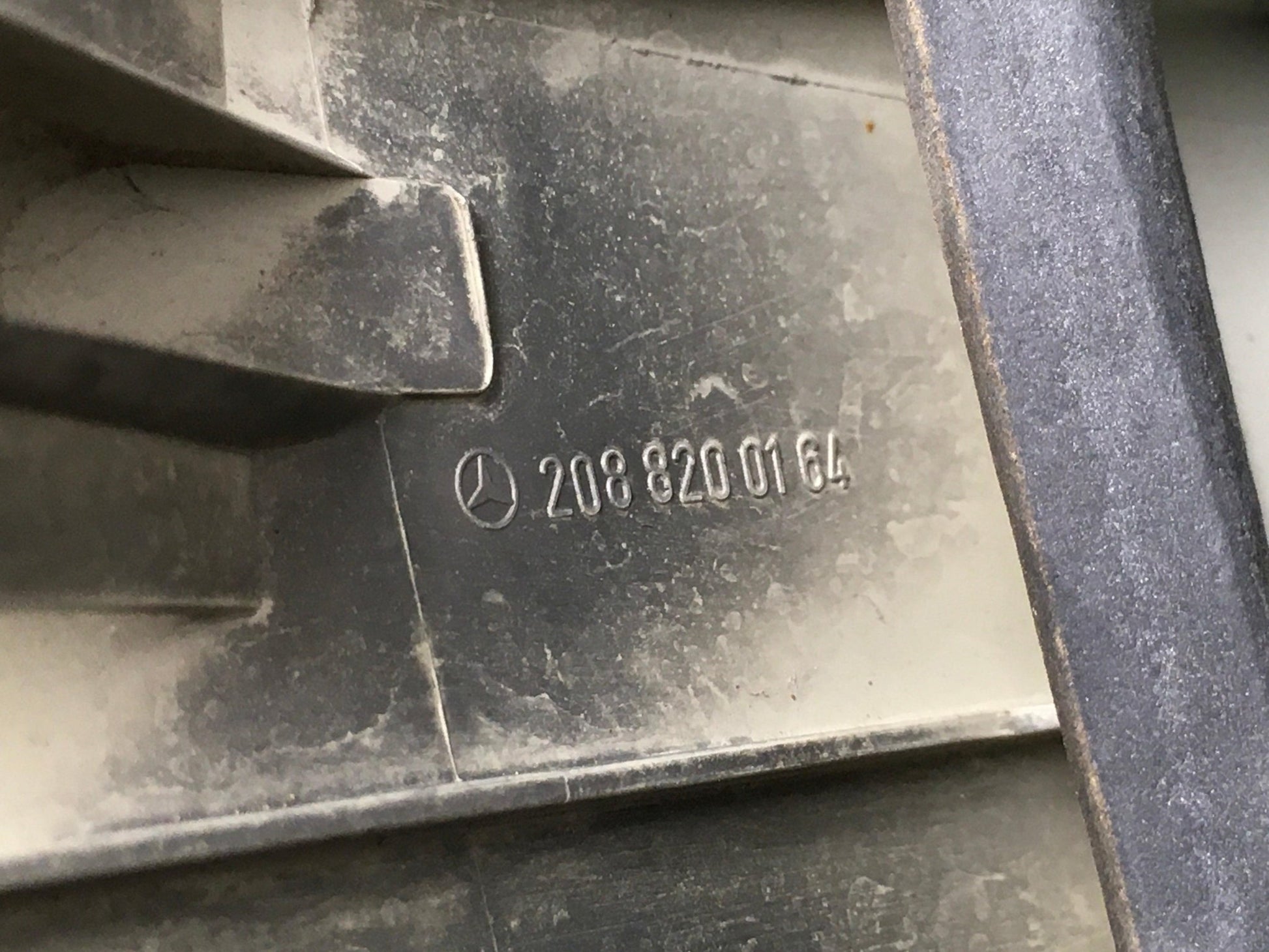 Piloto izquierdo Mercedes W208 - 2088200164