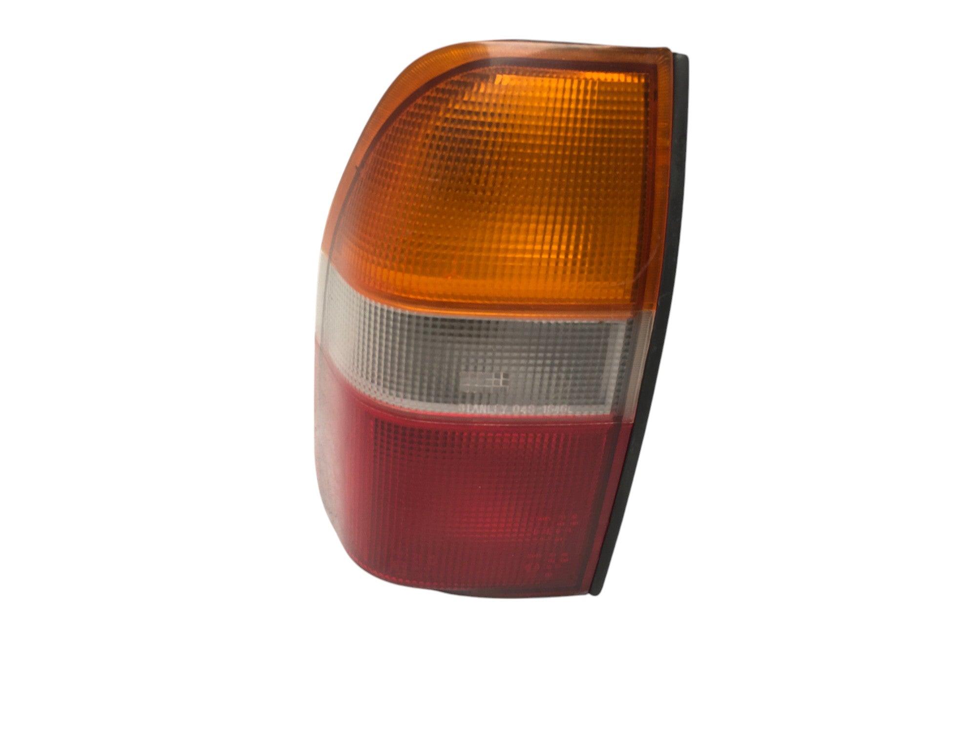 Piloto izquierdo Mitsubishi L200 K 6/7 - MR296239