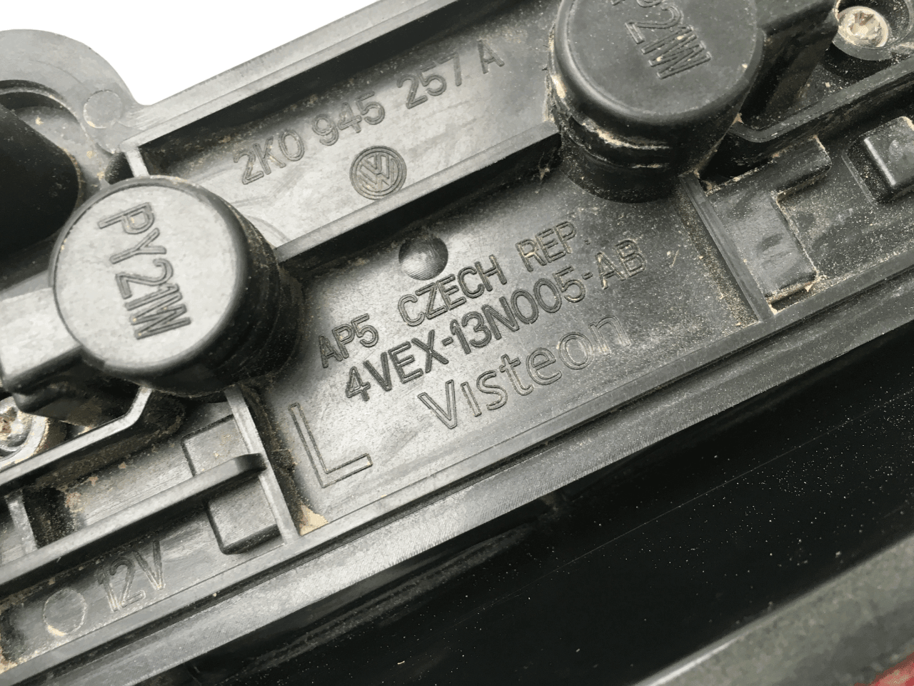 Piloto izquierdo VW Caddy III - 2K0945257A