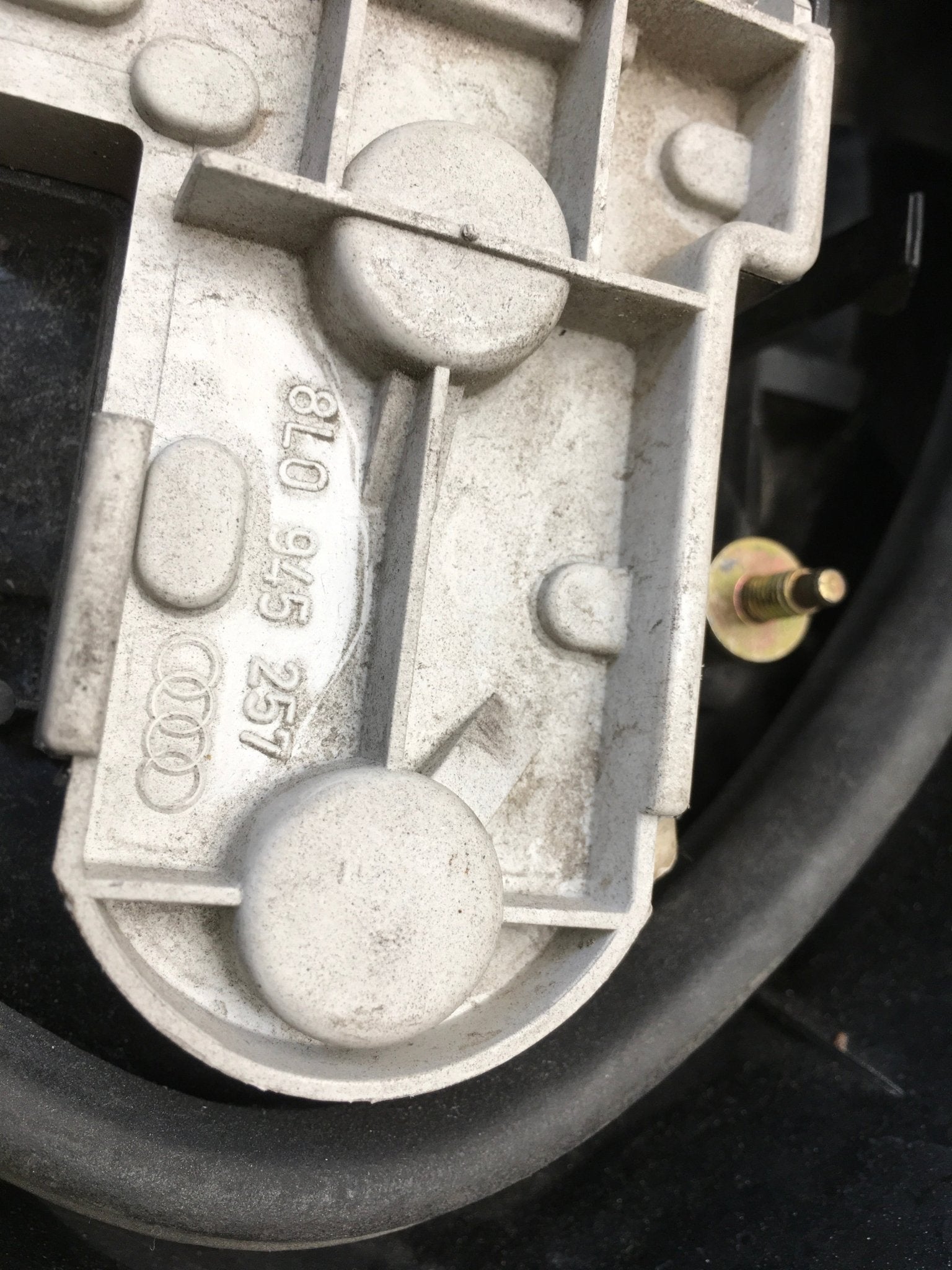 Piloto tra dcho Audi A3 8L - 8L0945257