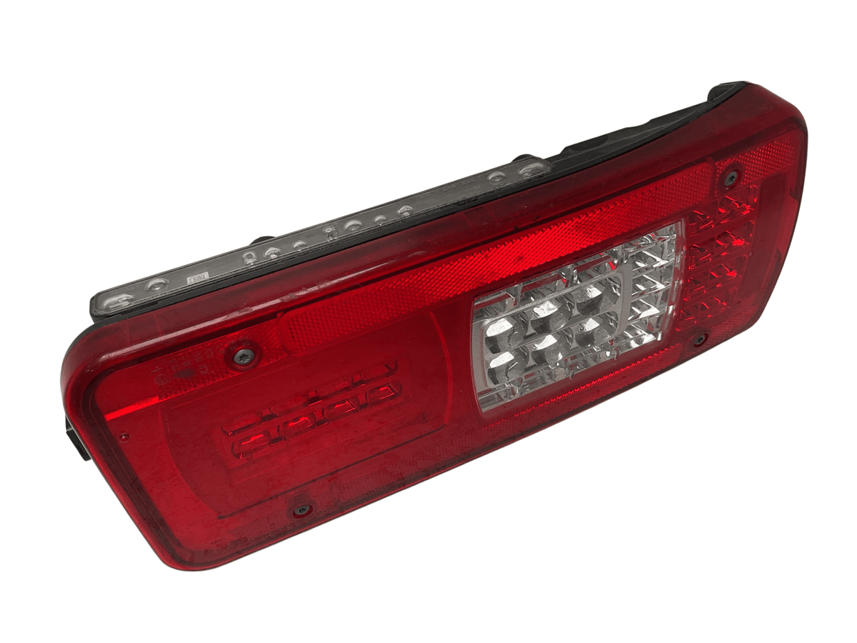 Piloto tra izq Iveco Stralis 02-26