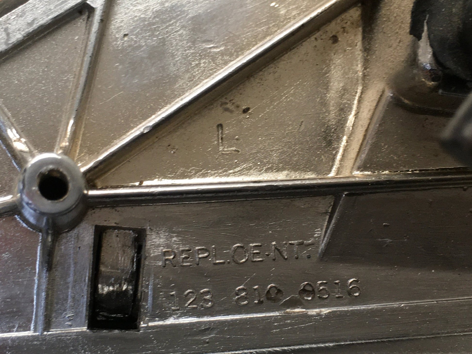 Porta Retrovisor izq Mercedes W123 - 1238100516