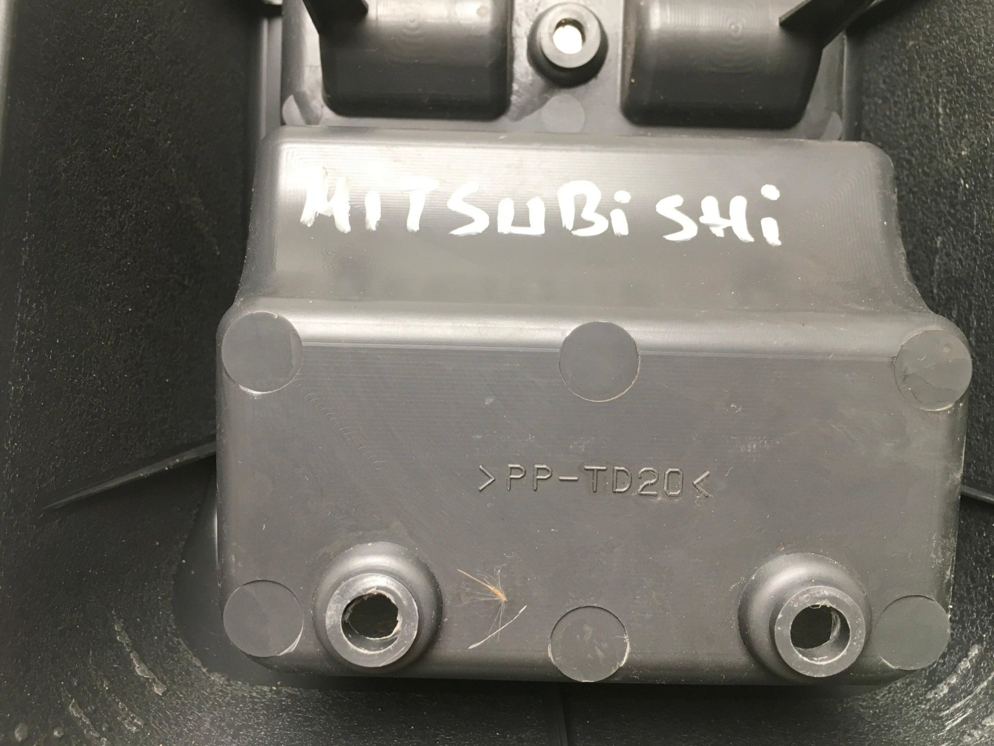 Portaobjetos consola central Mitsubishi L200 K6/7 - 