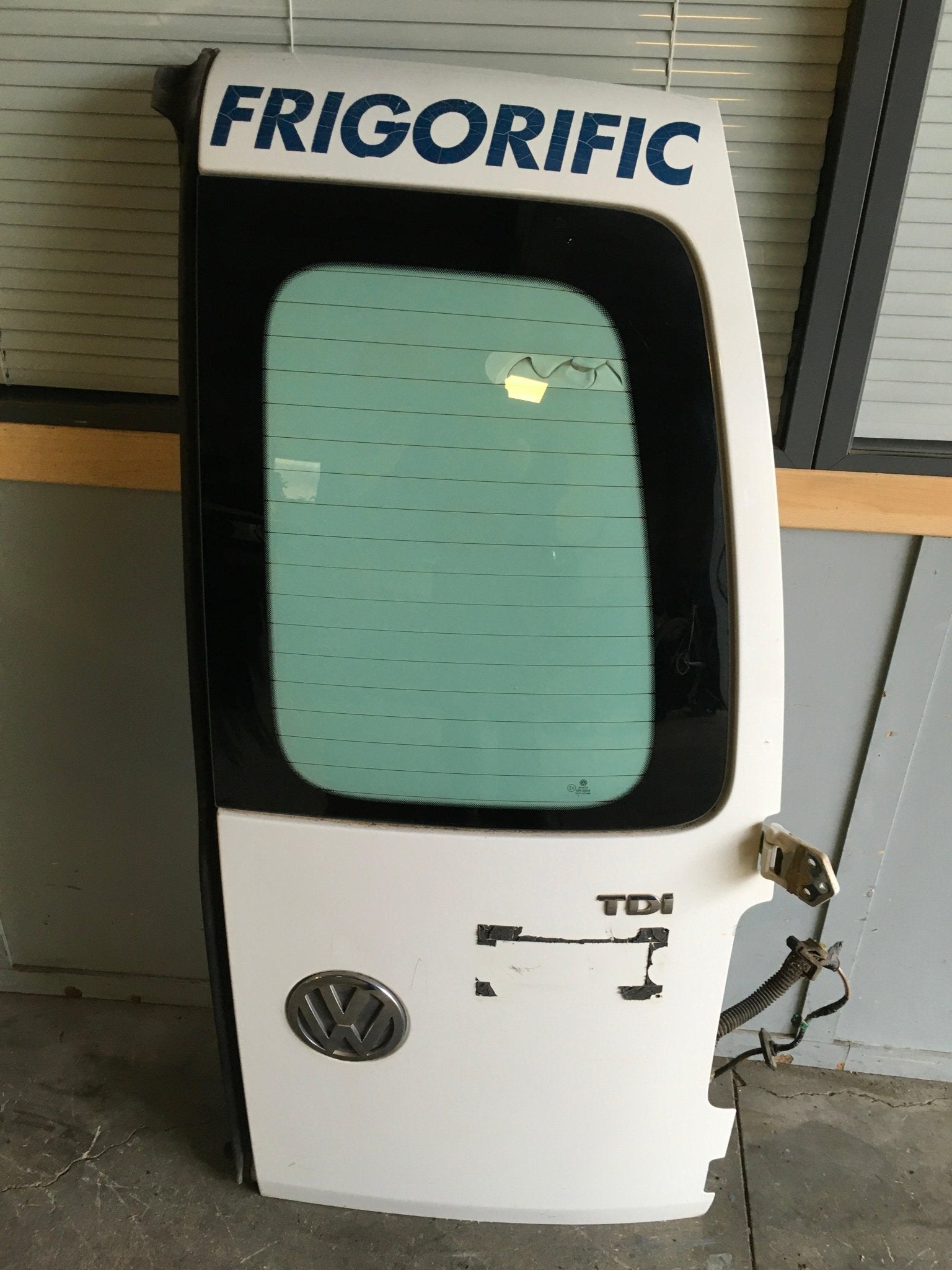 Porton derecho VW Caddy III 2K - 2K0827092G