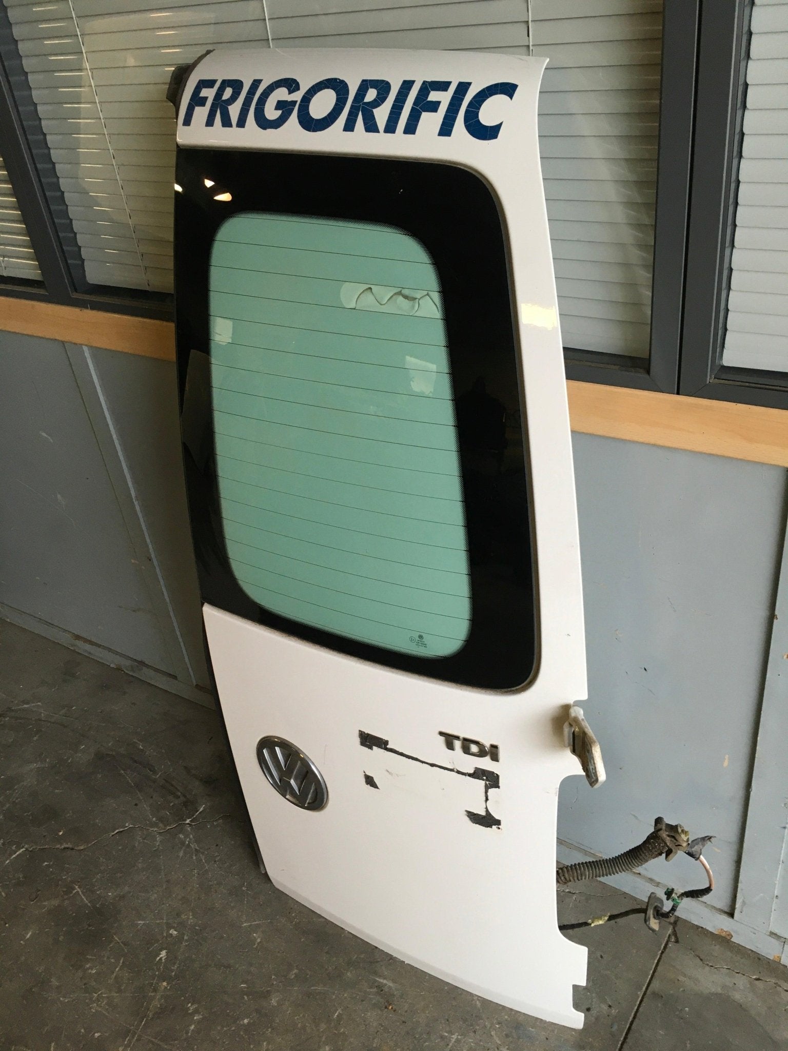 Porton derecho VW Caddy III 2K - 2K0827092G