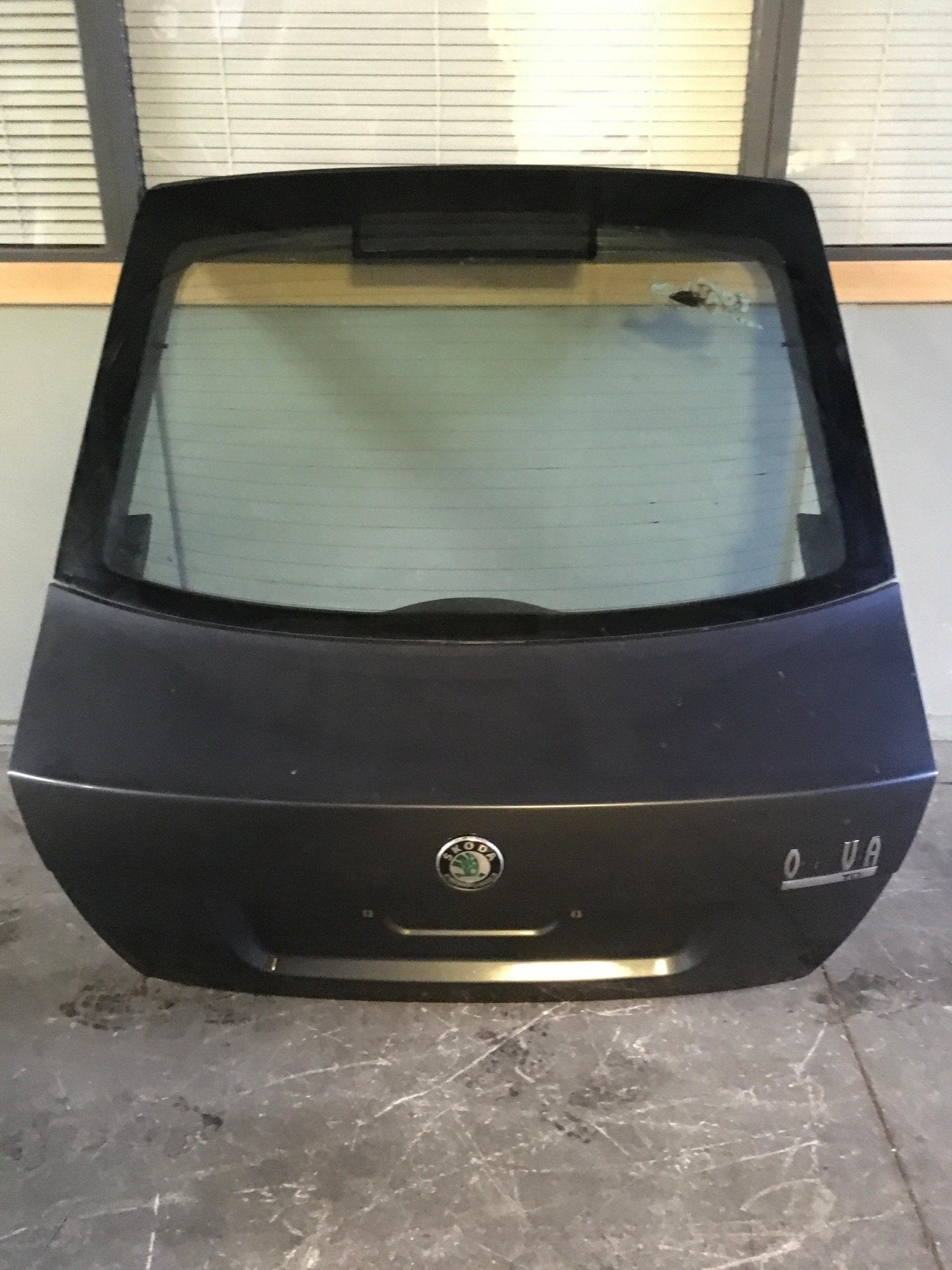 Porton maletero Skoda Octavia I 1U6827023 - 1U6827023