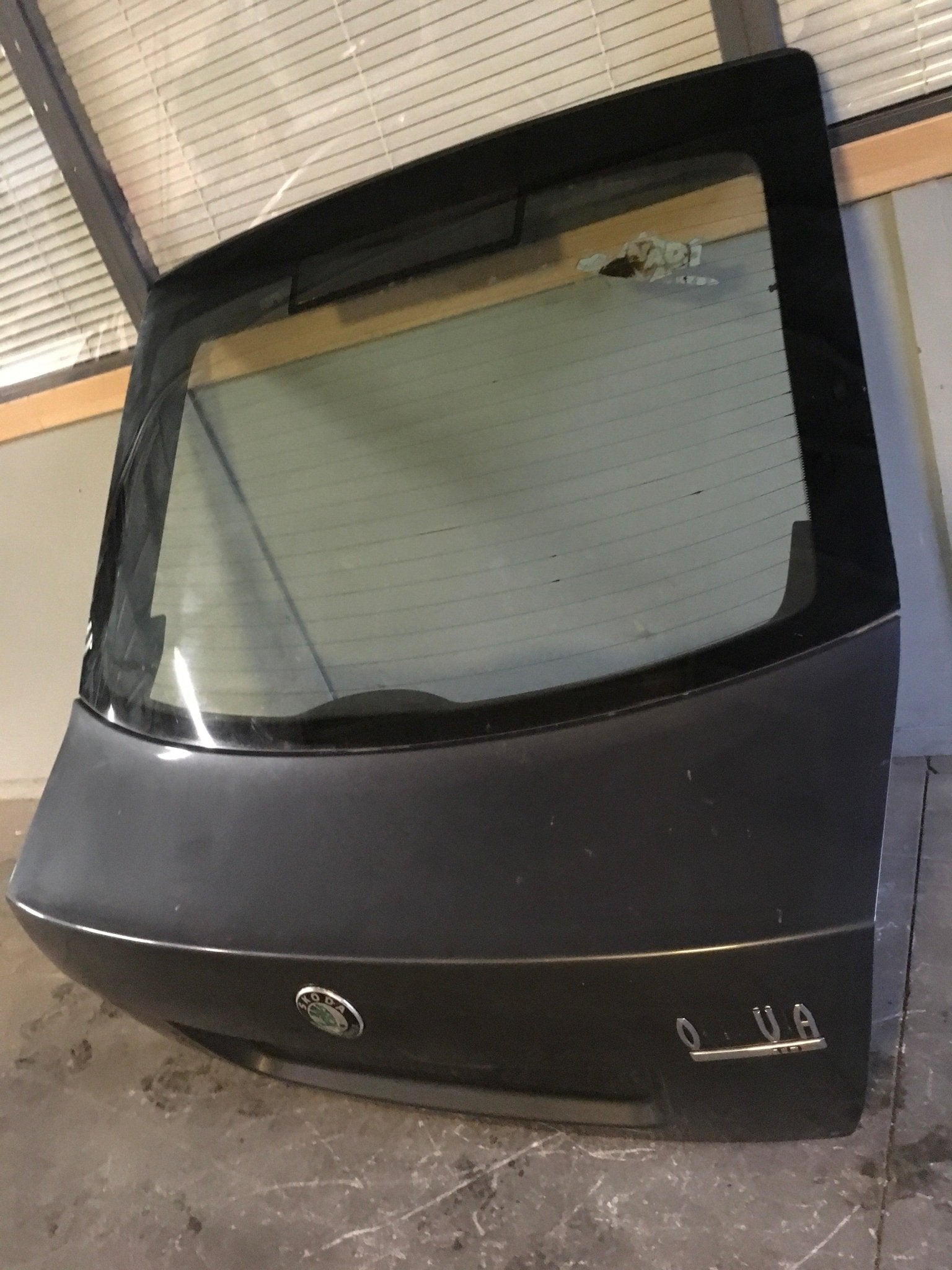 Porton maletero Skoda Octavia I 1U6827023 - 1U6827023