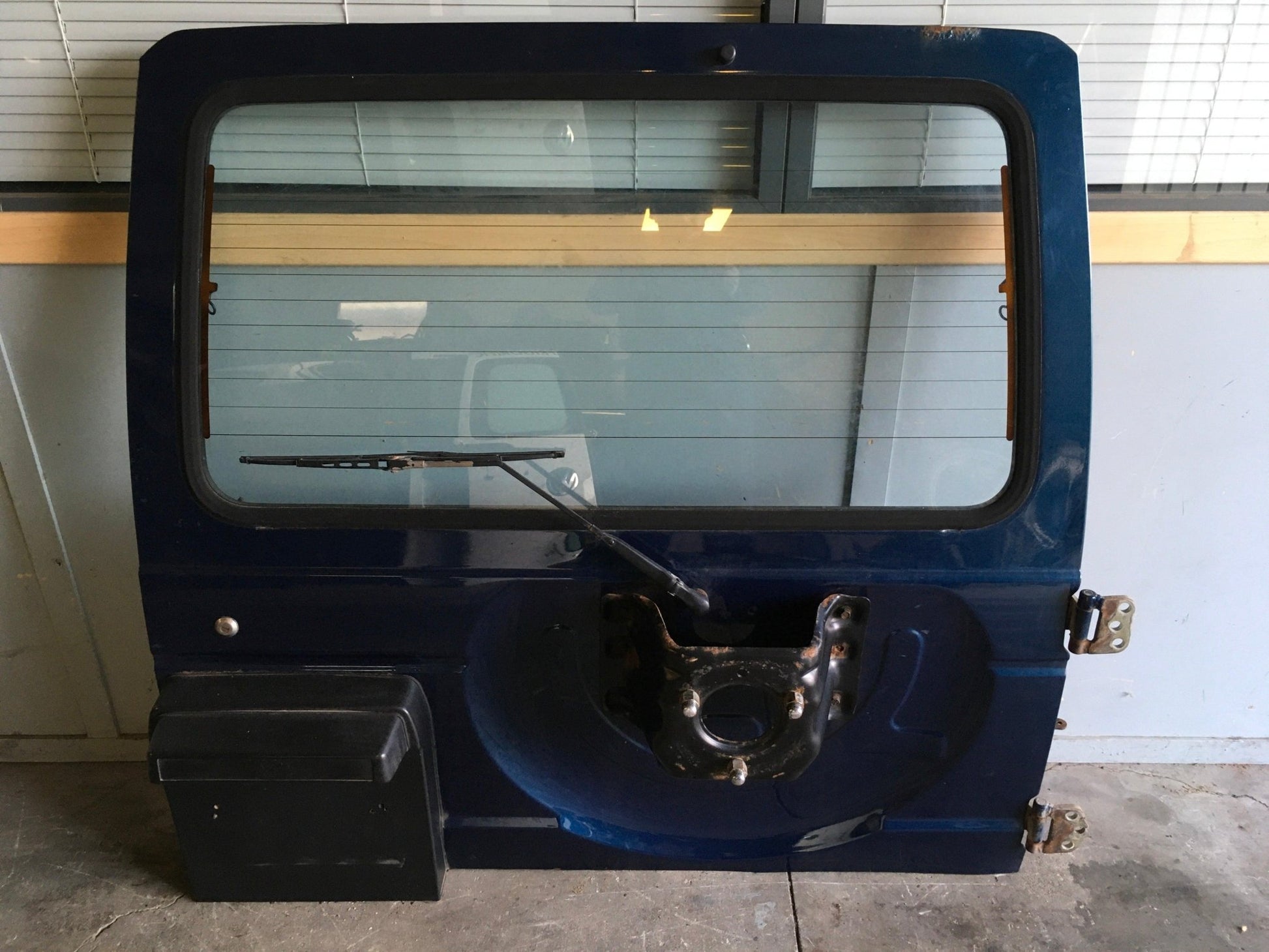 Porton Mitsubishi Pajero I MB275658 - MB275658