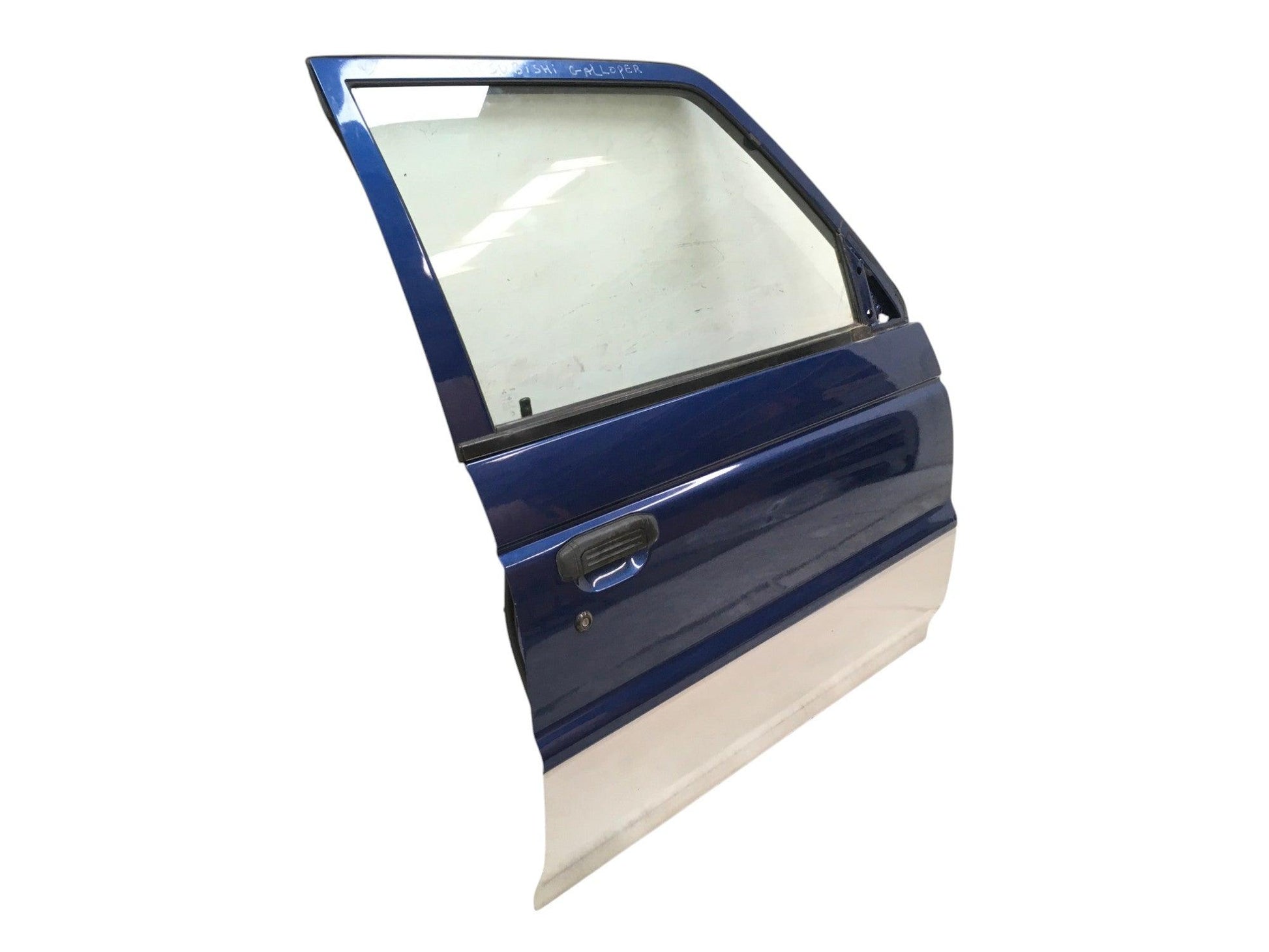 Puerta del dcha Mitsubishi Montero V20 - MB861334