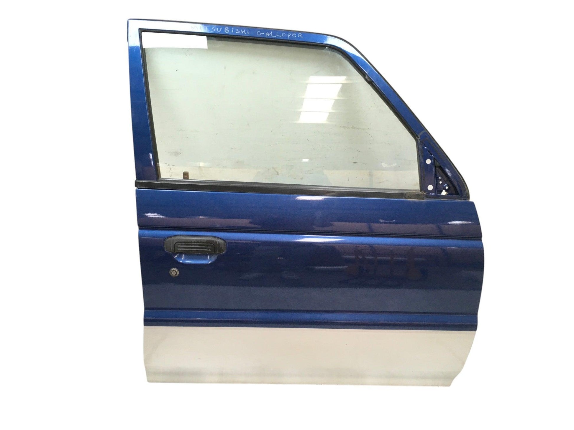 Puerta del dcha Mitsubishi Montero V20 - MB861334