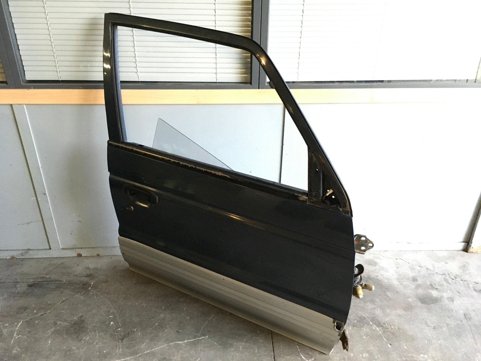 Puerta del dcha Mitsubishi Pajero II - MB861334 _