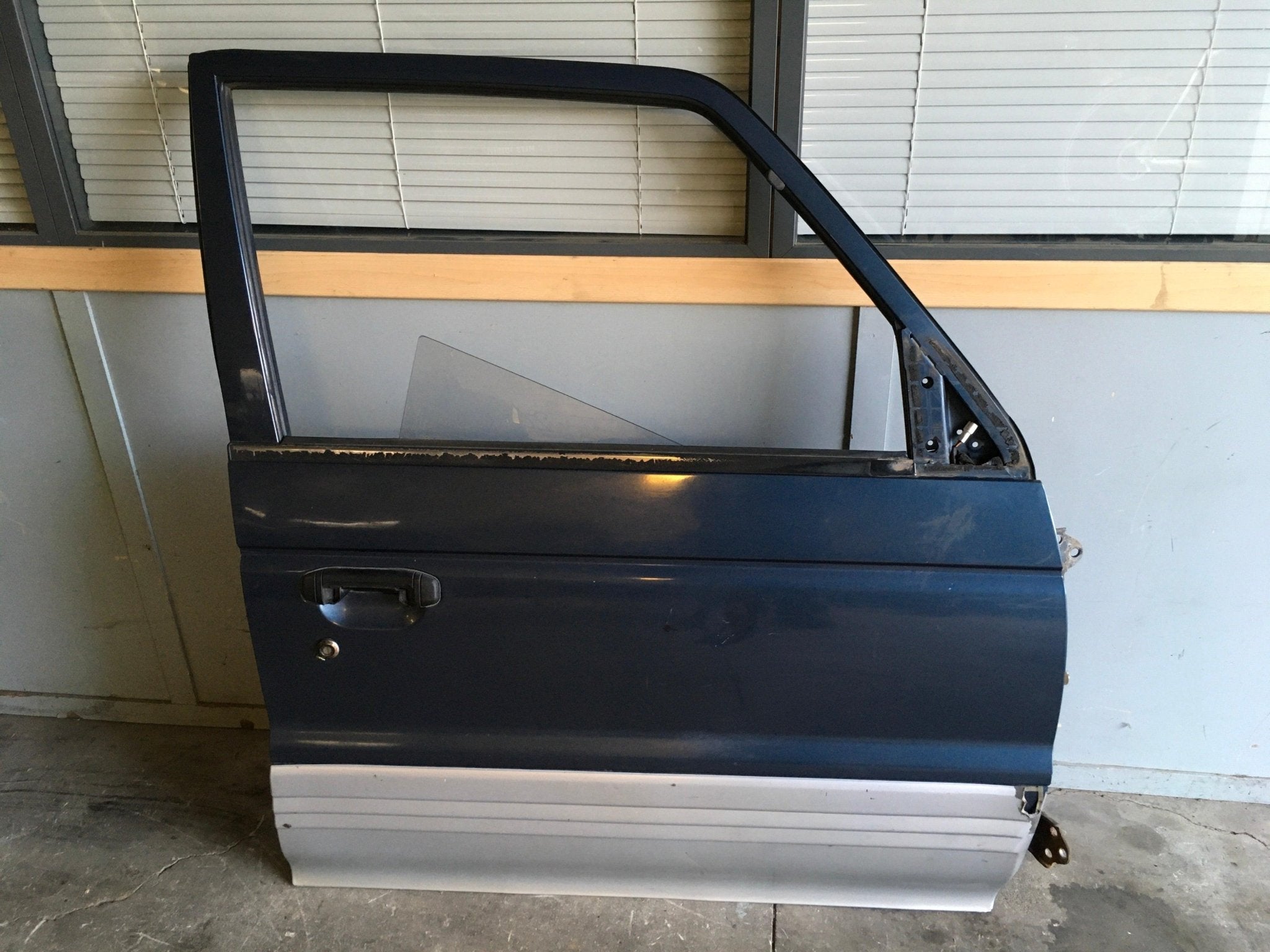 Puerta del dcha Mitsubishi Pajero II - MB861334 _