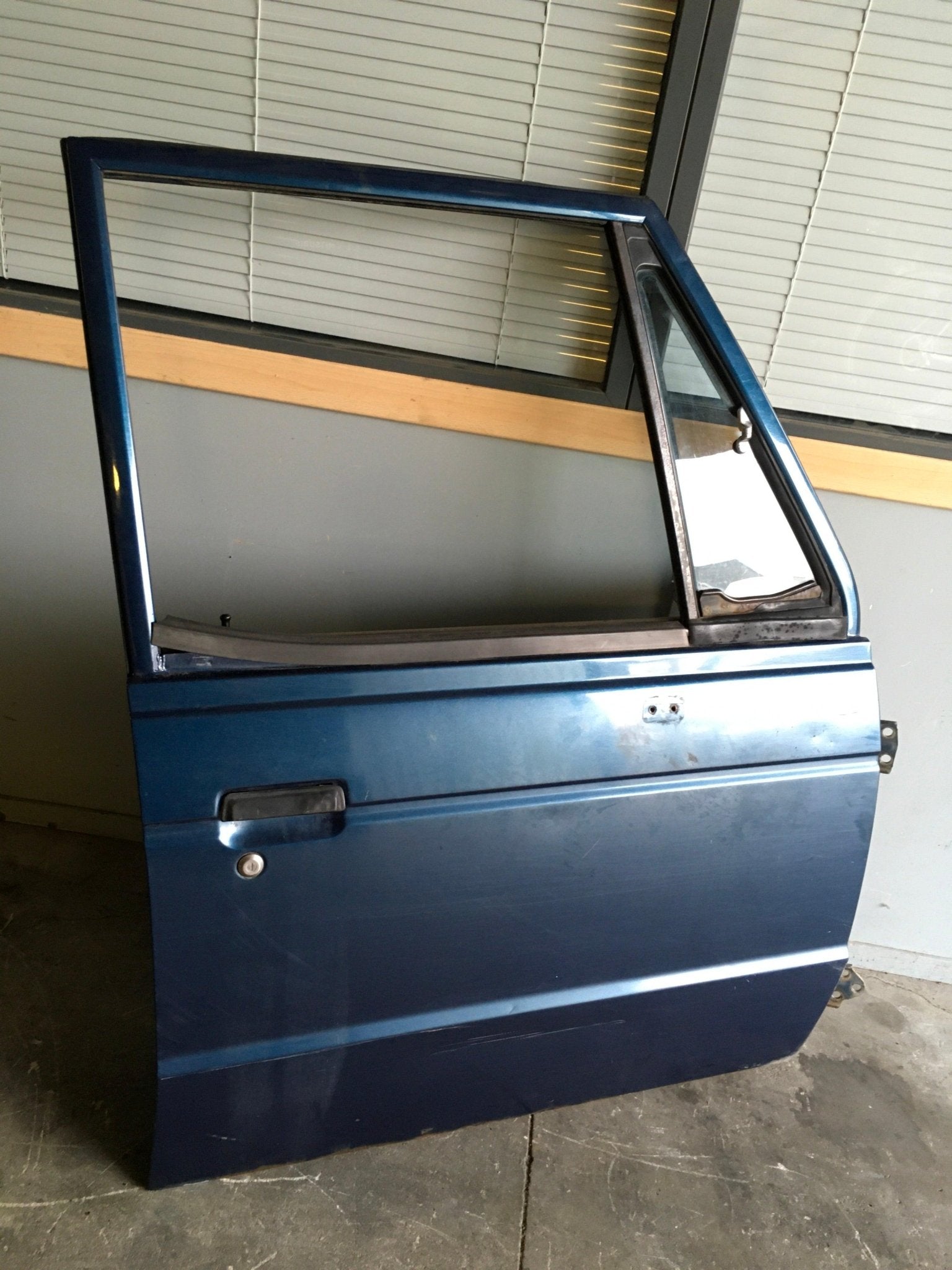 Puerta del dcha Mitsubishi Pajero I - MB275443