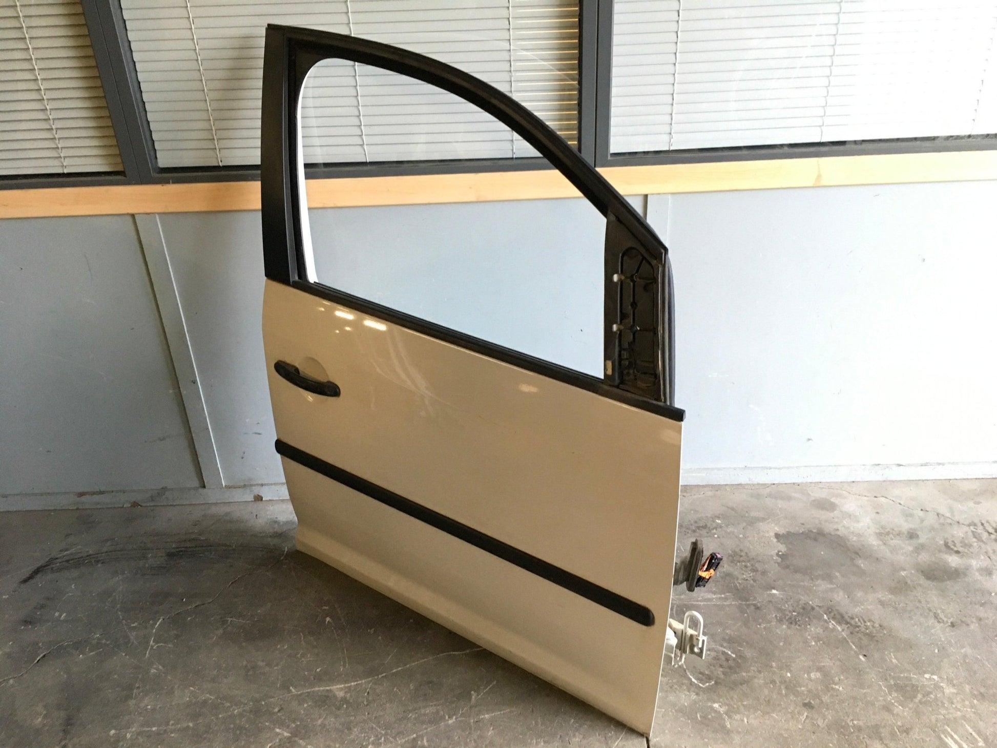 Puerta del dcha VW Caddy III 2K - 2K0831056B