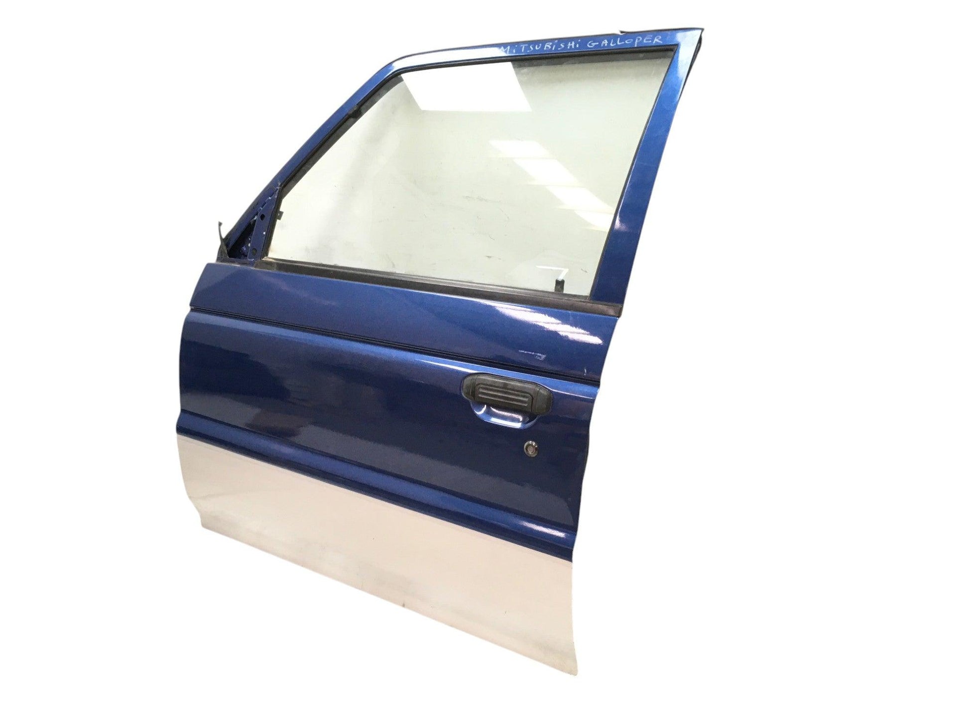 Puerta del izq Mitsubishi Montero V20 - MB861333