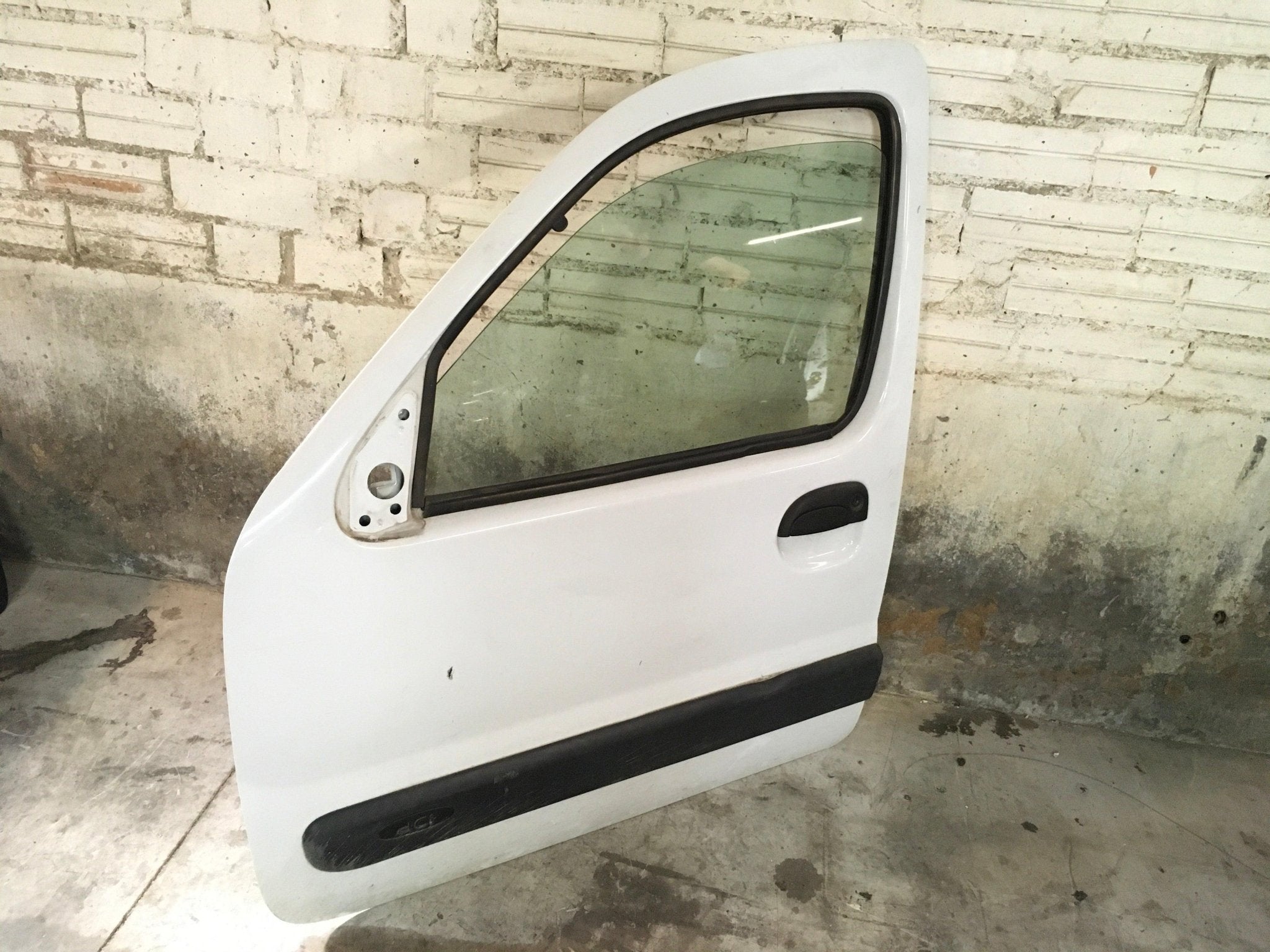 Puerta del izq Renault Kangoo 1 7751472432 - 7751472432