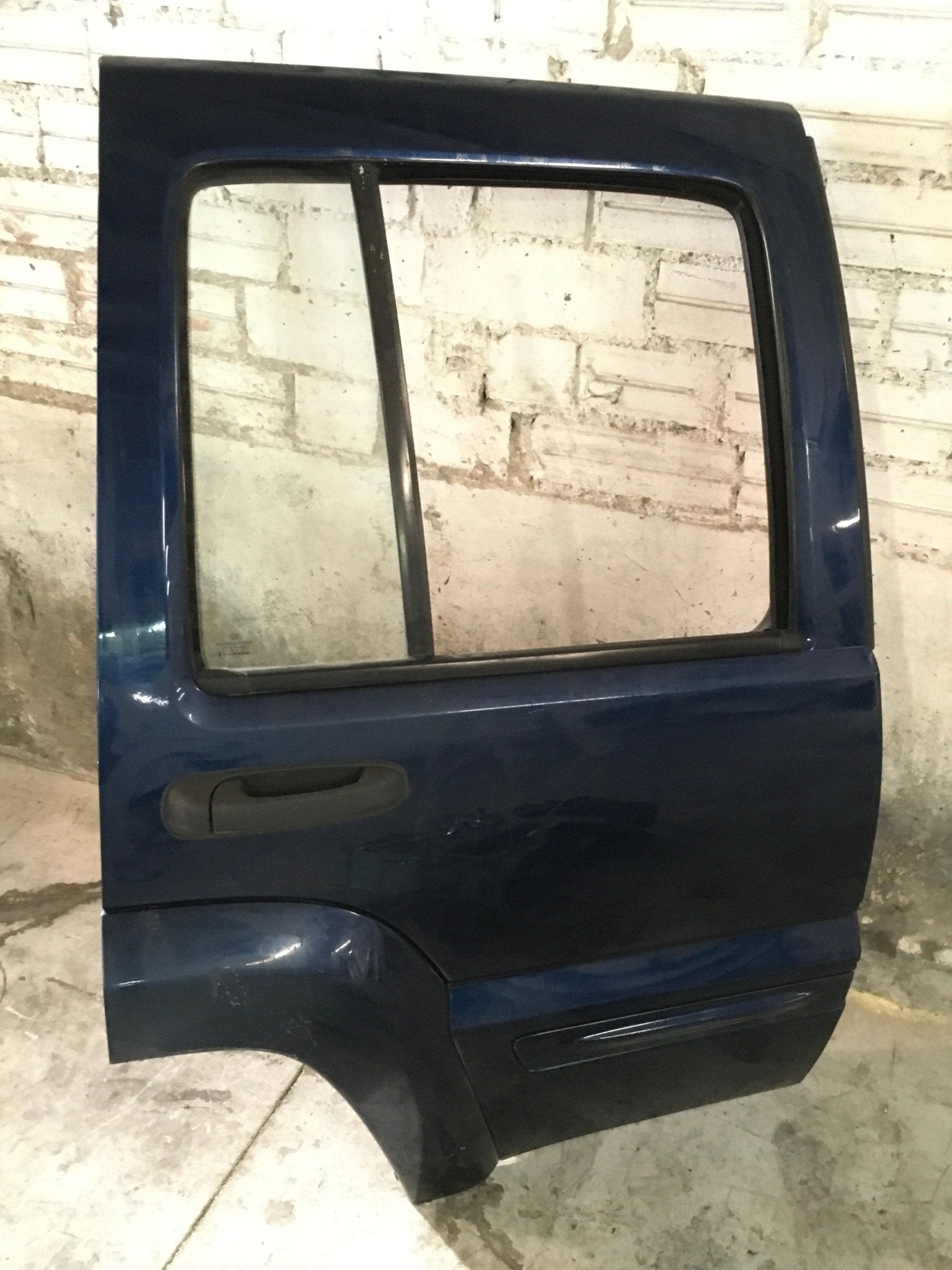 Puerta tra dcha Jeep Cherokee III KJ - 55176906AE