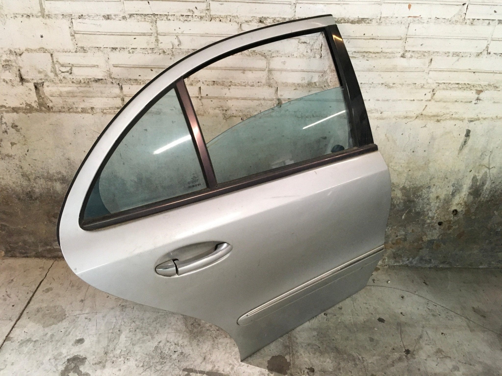 Puerta tra dcha Mercedes E 211730020528 - 211730020528