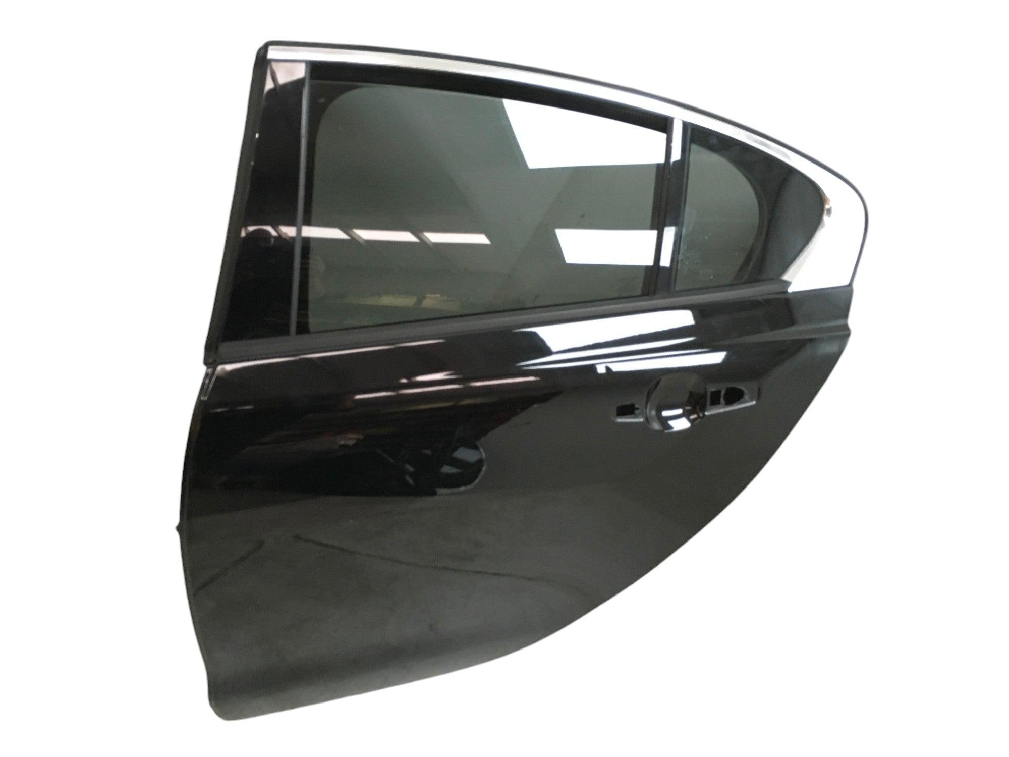 Puerta tra izq Jaguar XE - T4N2635