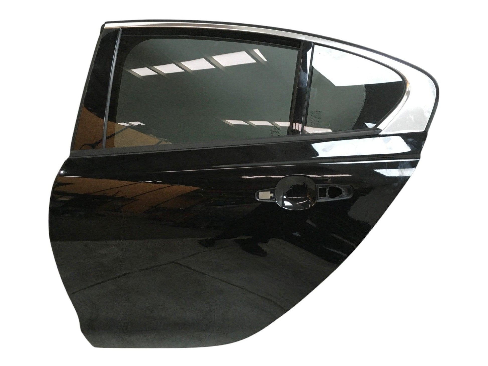 Puerta tra izq Jaguar XE - T4N2635