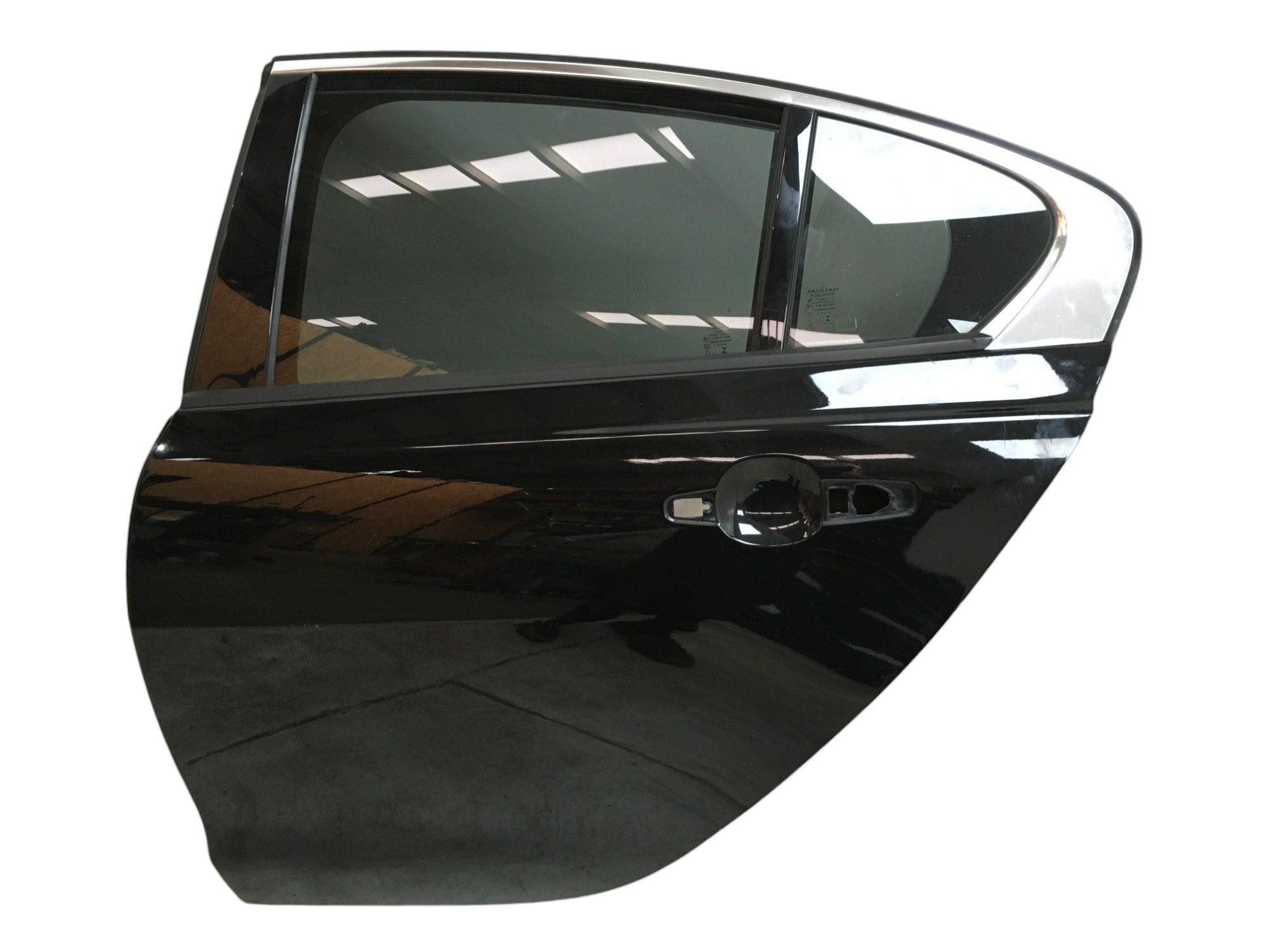 Puerta tra izq Jaguar XE - T4N2635