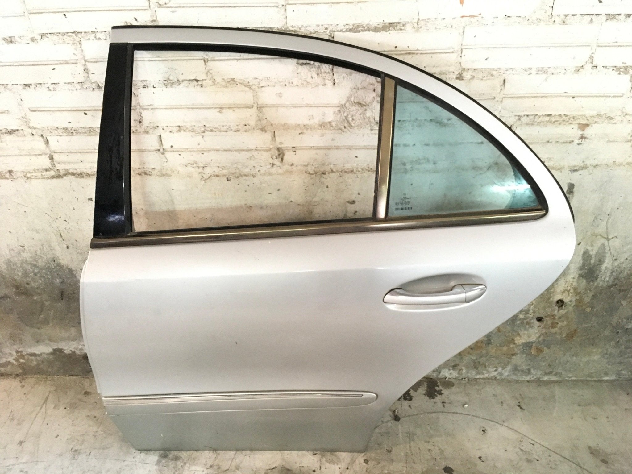 Puerta tra izq Mercedes E 211730010528 - 211730010528