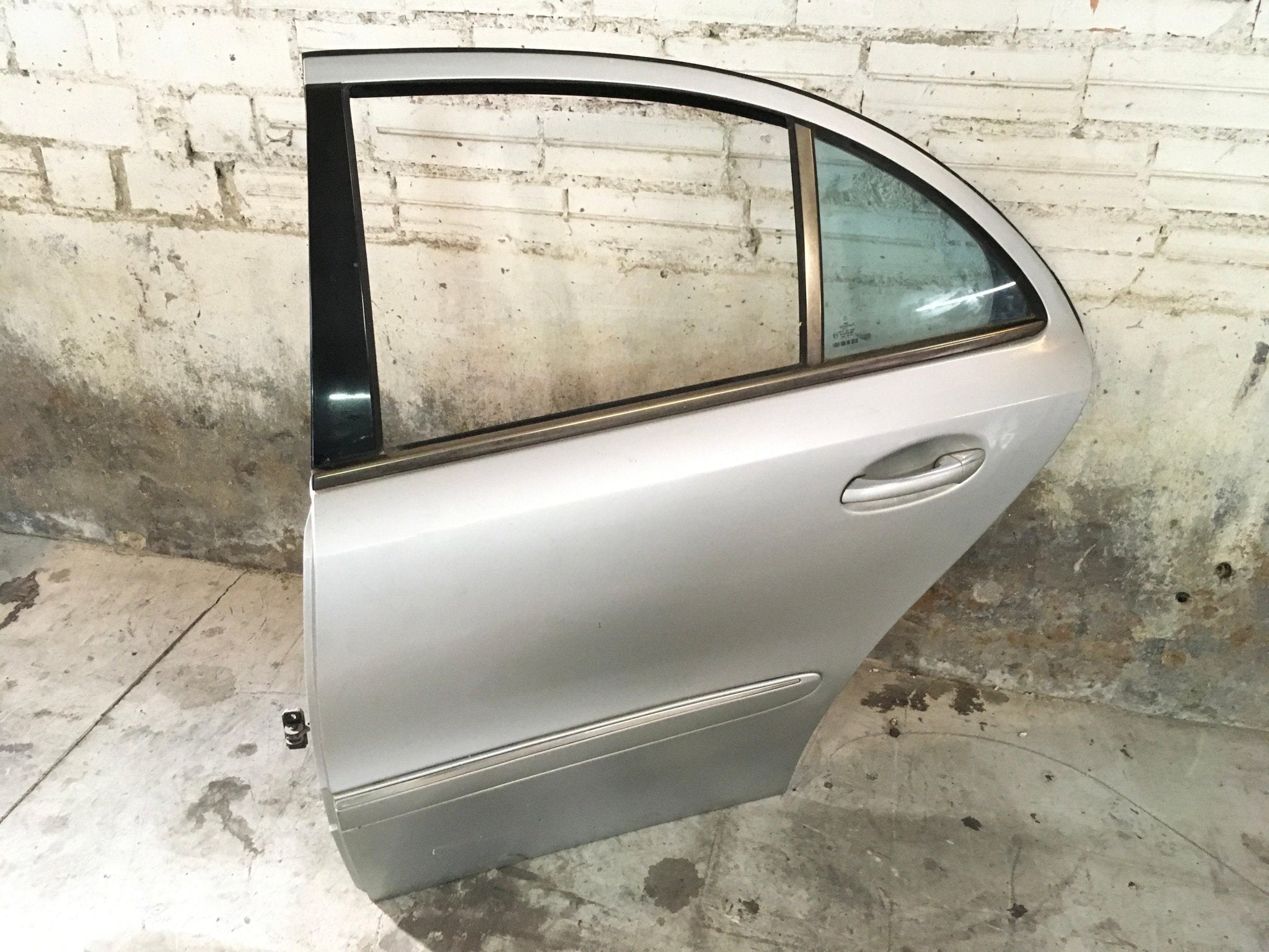 Puerta tra izq Mercedes E 211730010528 - 211730010528