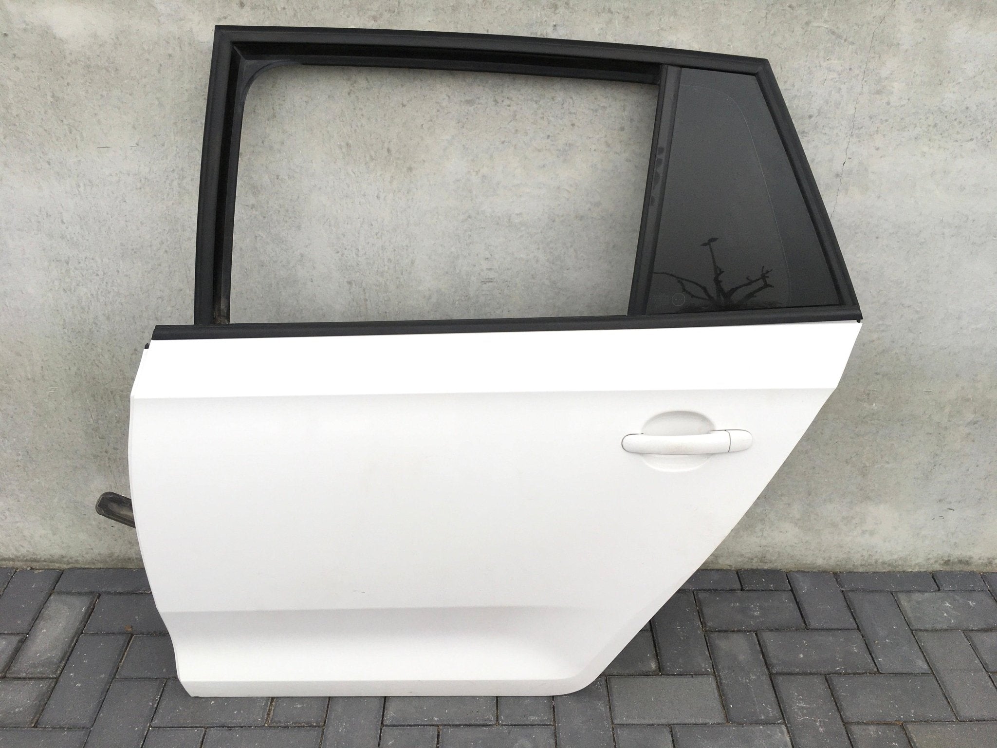 Puerta trasera izquierda Skoda Rapid - 5JJ833051A